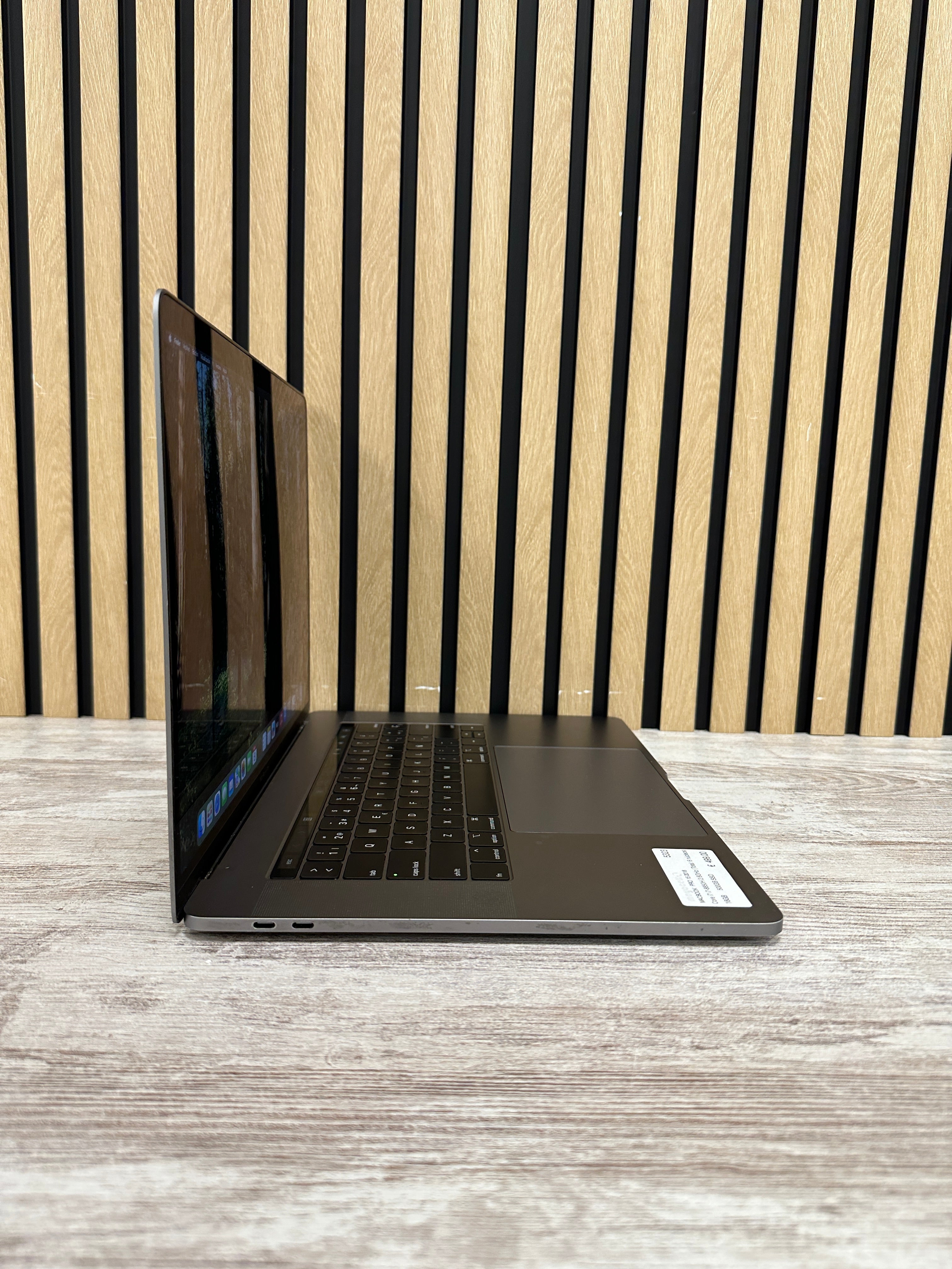 MacBook Pro 15" 2018 i7 16gb 500gb SSD - Moyacell