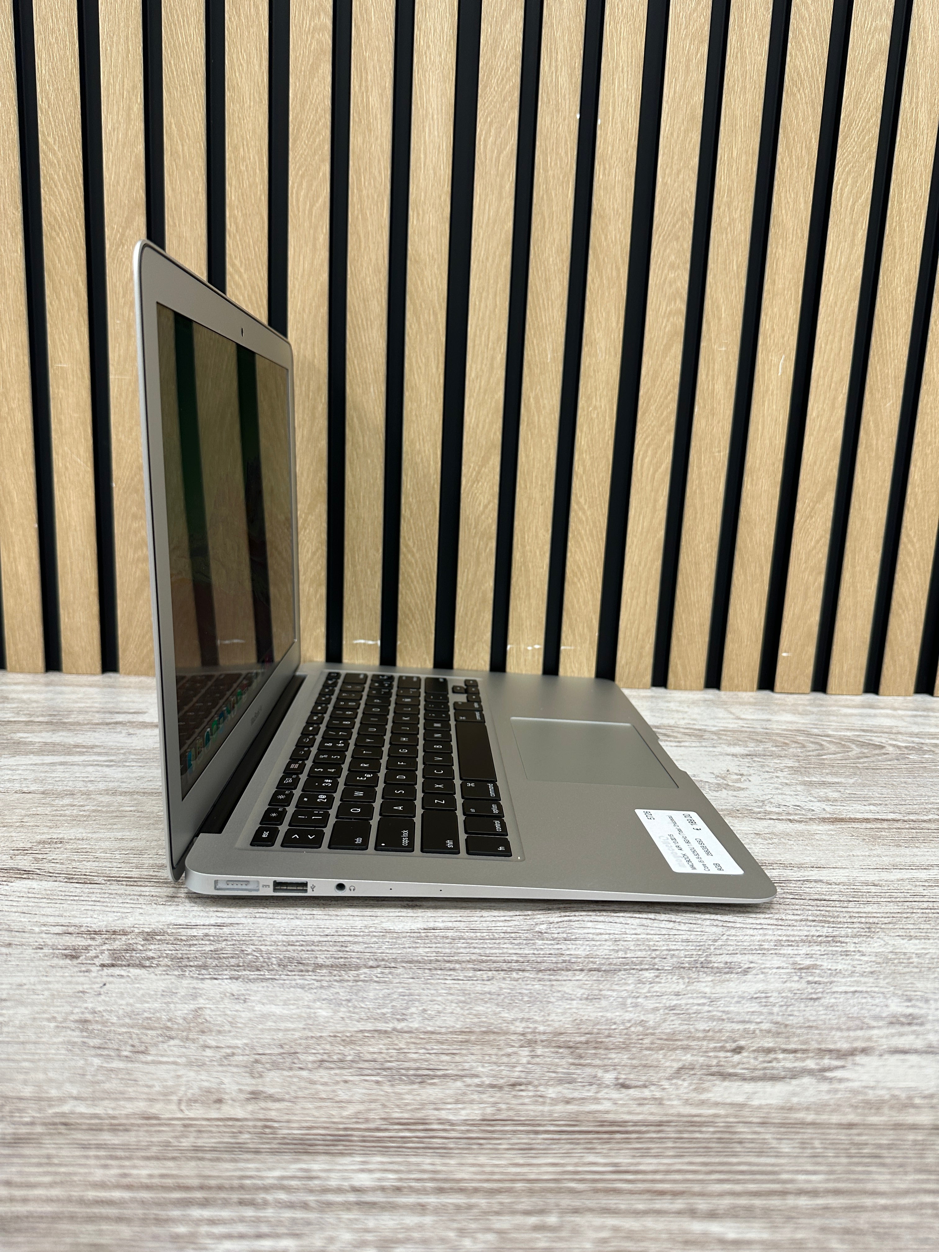 MacBook Air 13" 2015 i5 8gb 256gb SSD