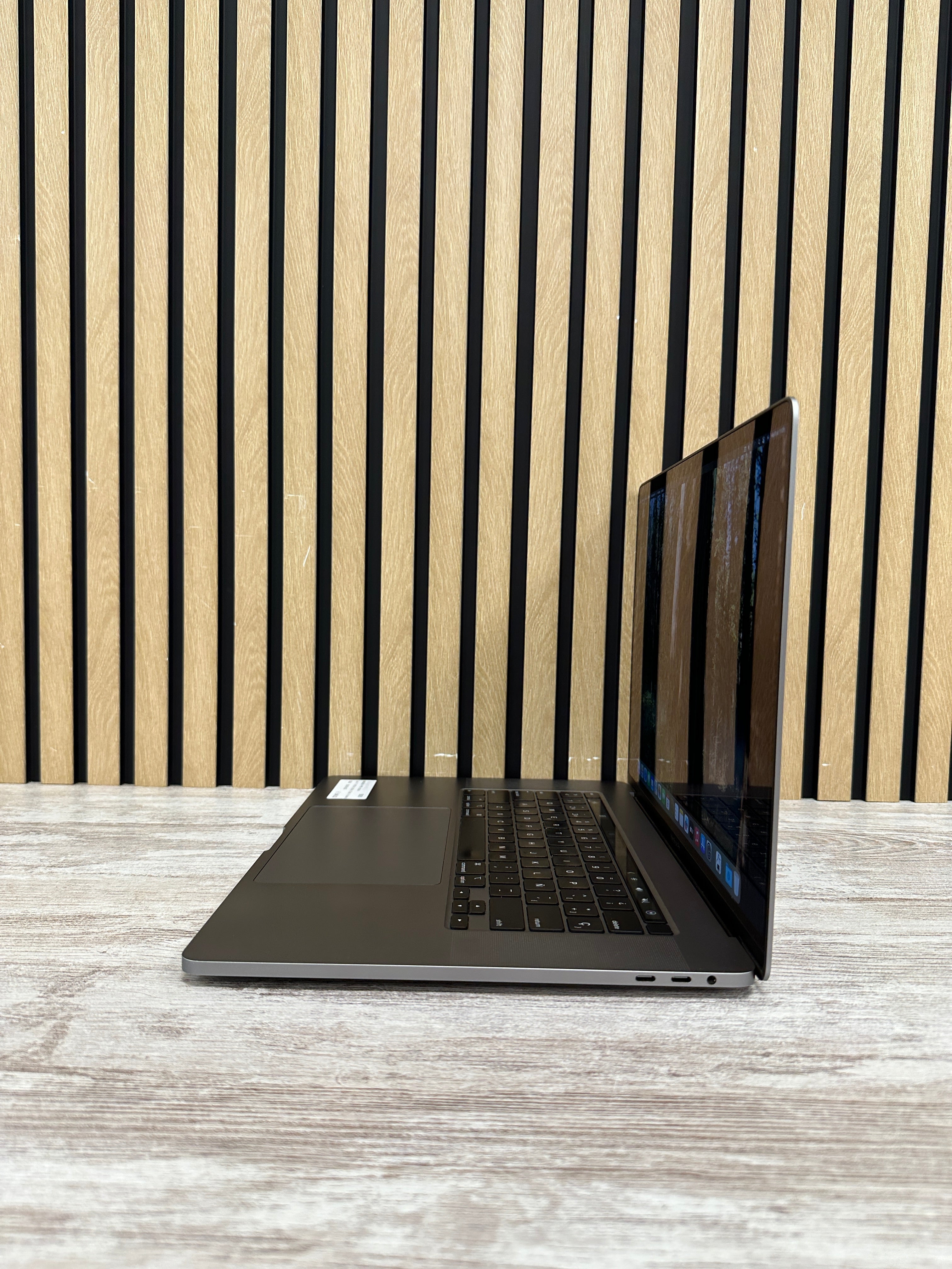 MacBook Pro 16" 2019 i7 16gb 500gb SSD
