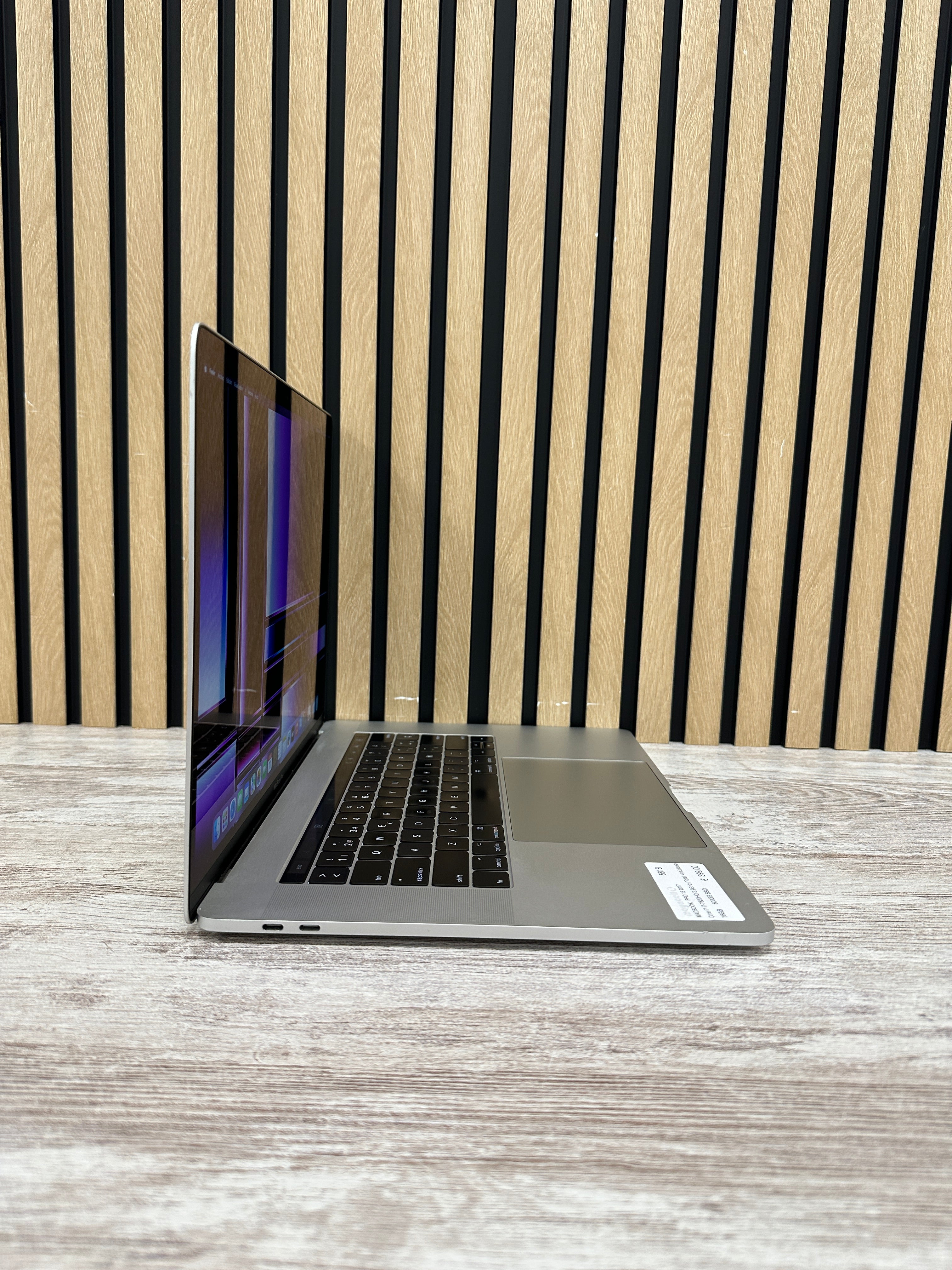 MacBook Pro 15" 2017 i7 16gb 500gb SSD - Moyacell