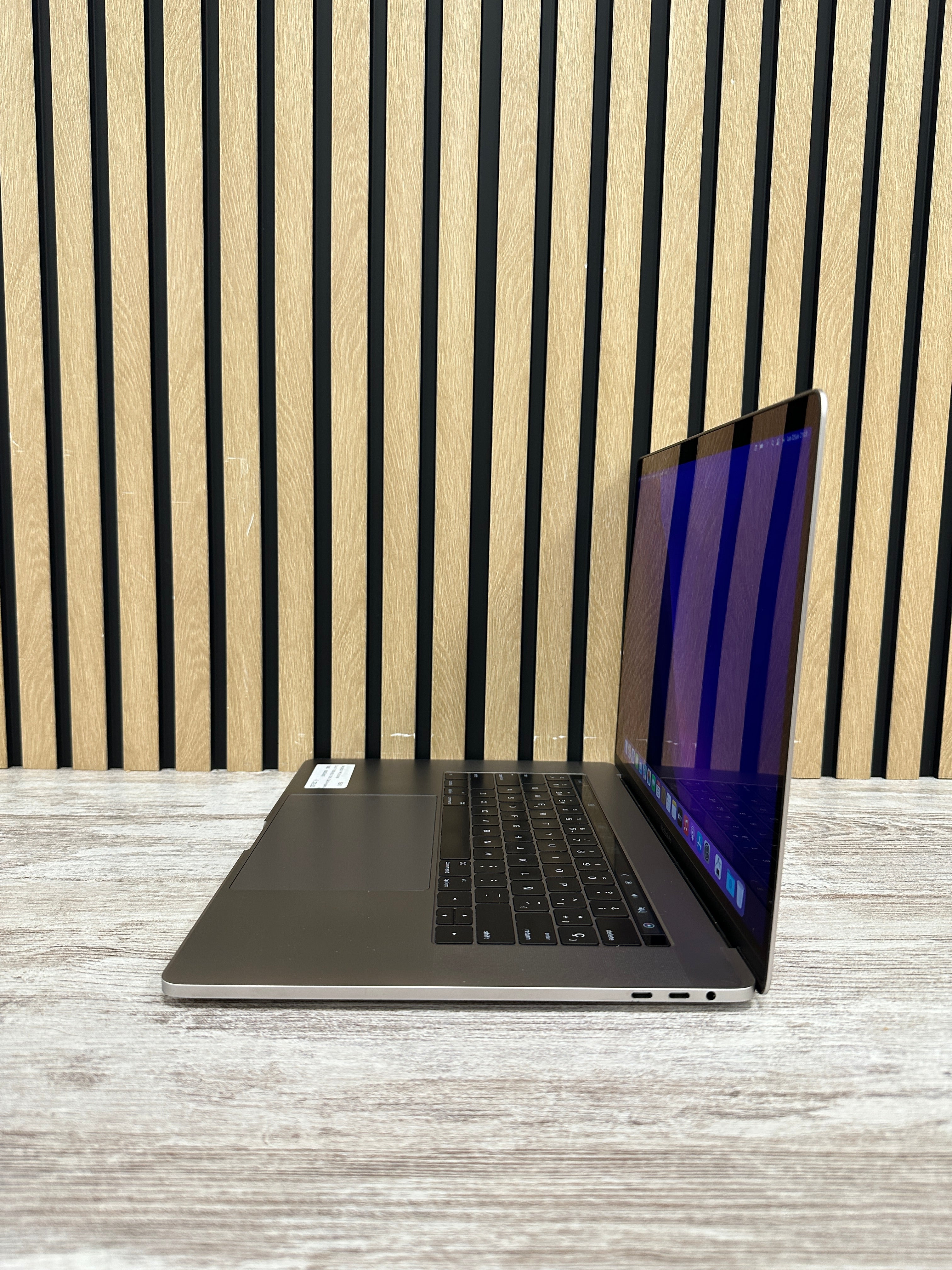 MacBook Pro 15" 2016 i7 16gb 500gb SSD - Moyacell