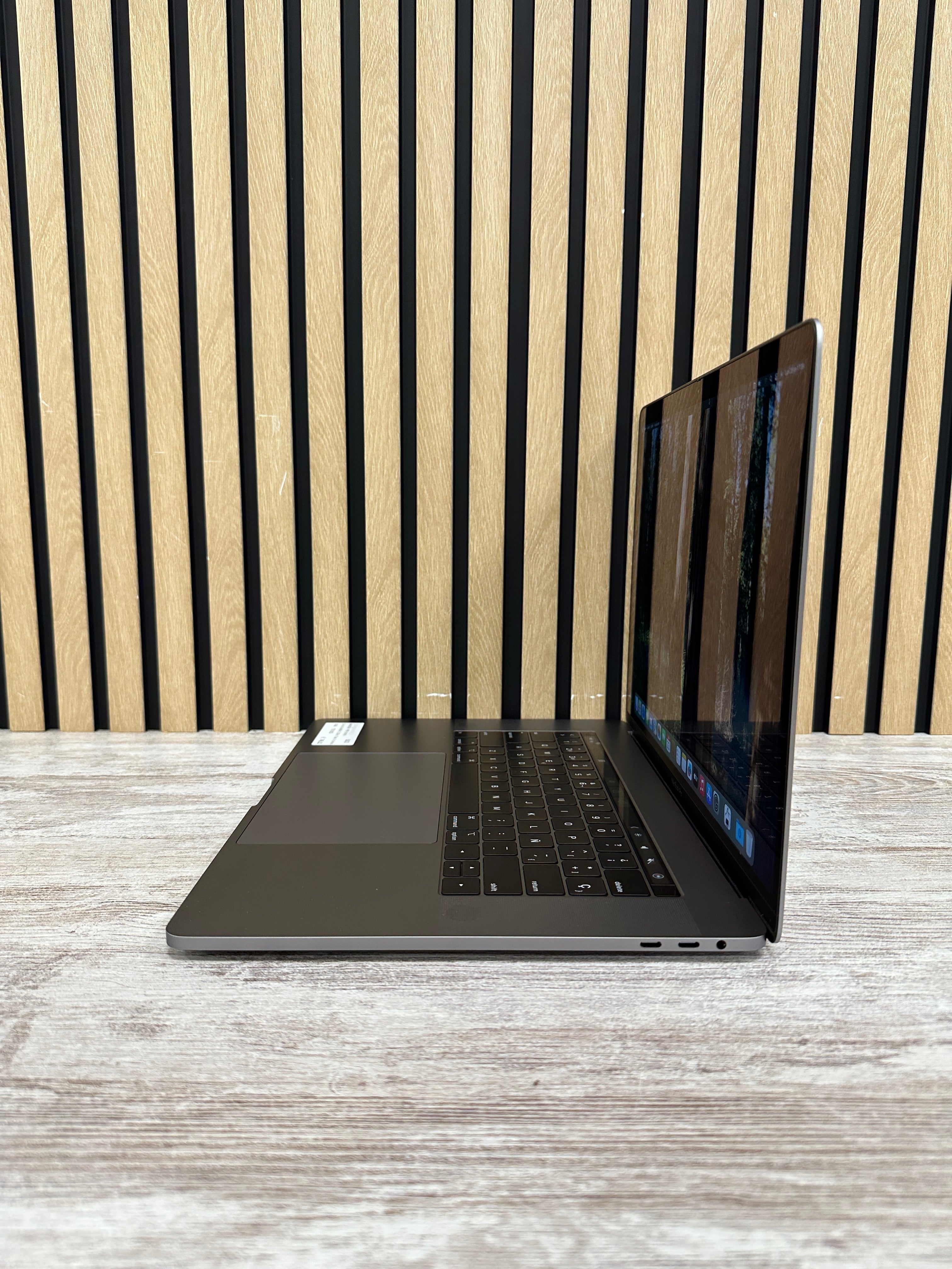 MacBook Pro 15" 2019 i9 32gb 1tb SSD - Moyacell