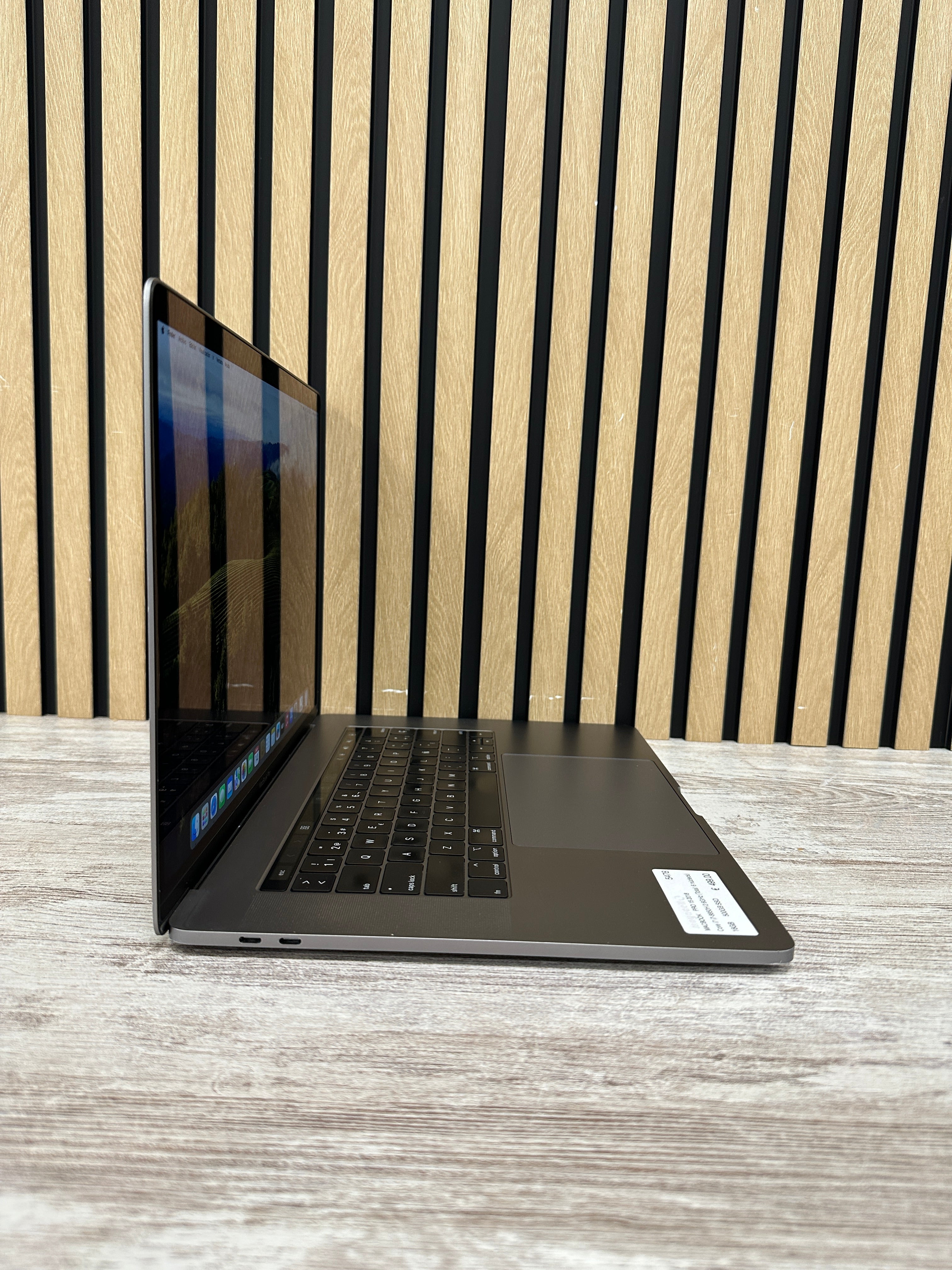 MacBook Pro 15" 2018 i7 16gb 500gb SSD