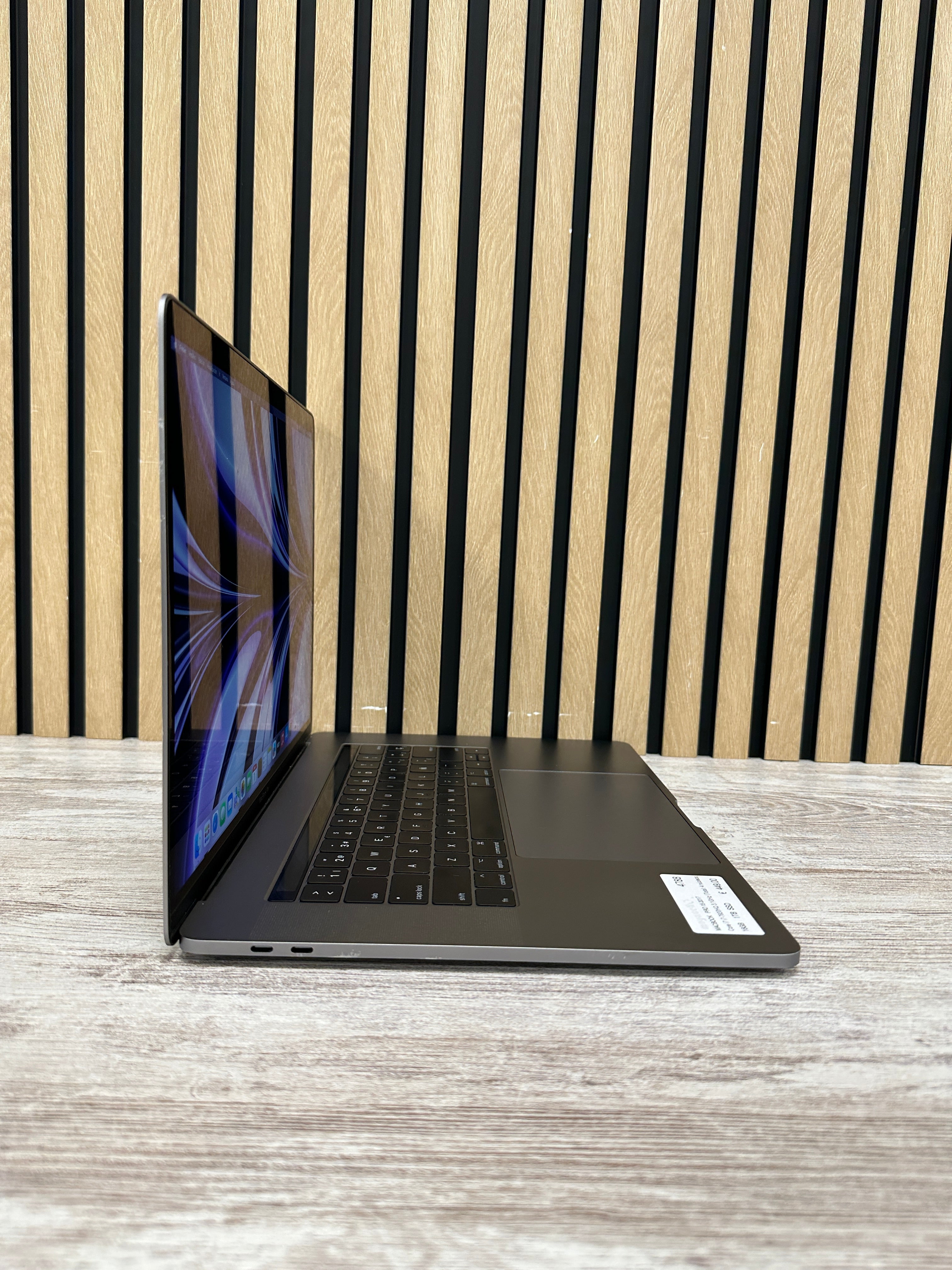 MacBook Pro 15" 2017 i7 16gb 1tb SSD - Moyacell