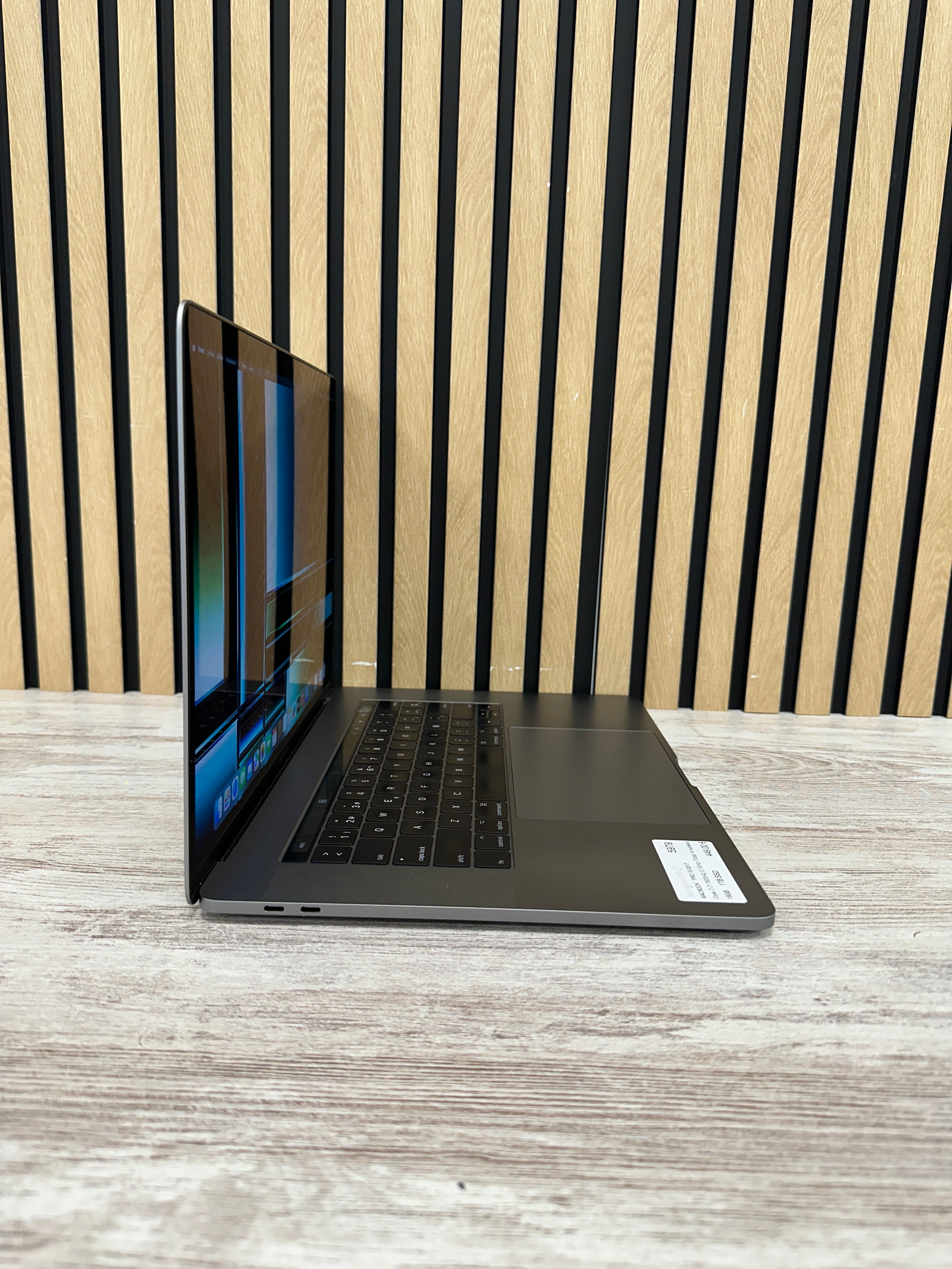 MacBook Pro 15" 2017 i7 16gb 1tb SSD
