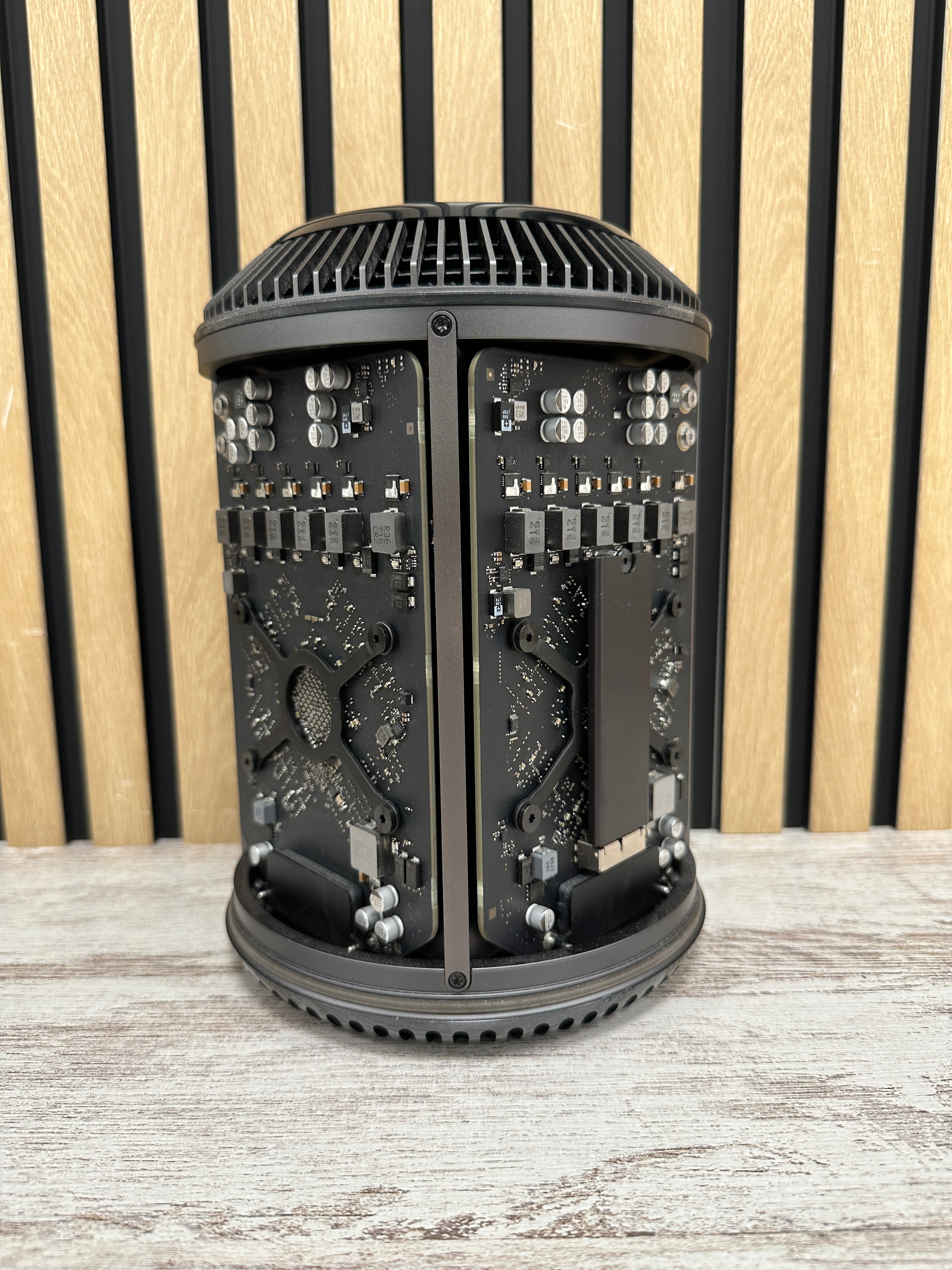 Mac Pro 2013 D700 XEON E5 64gb 500gb SSD
