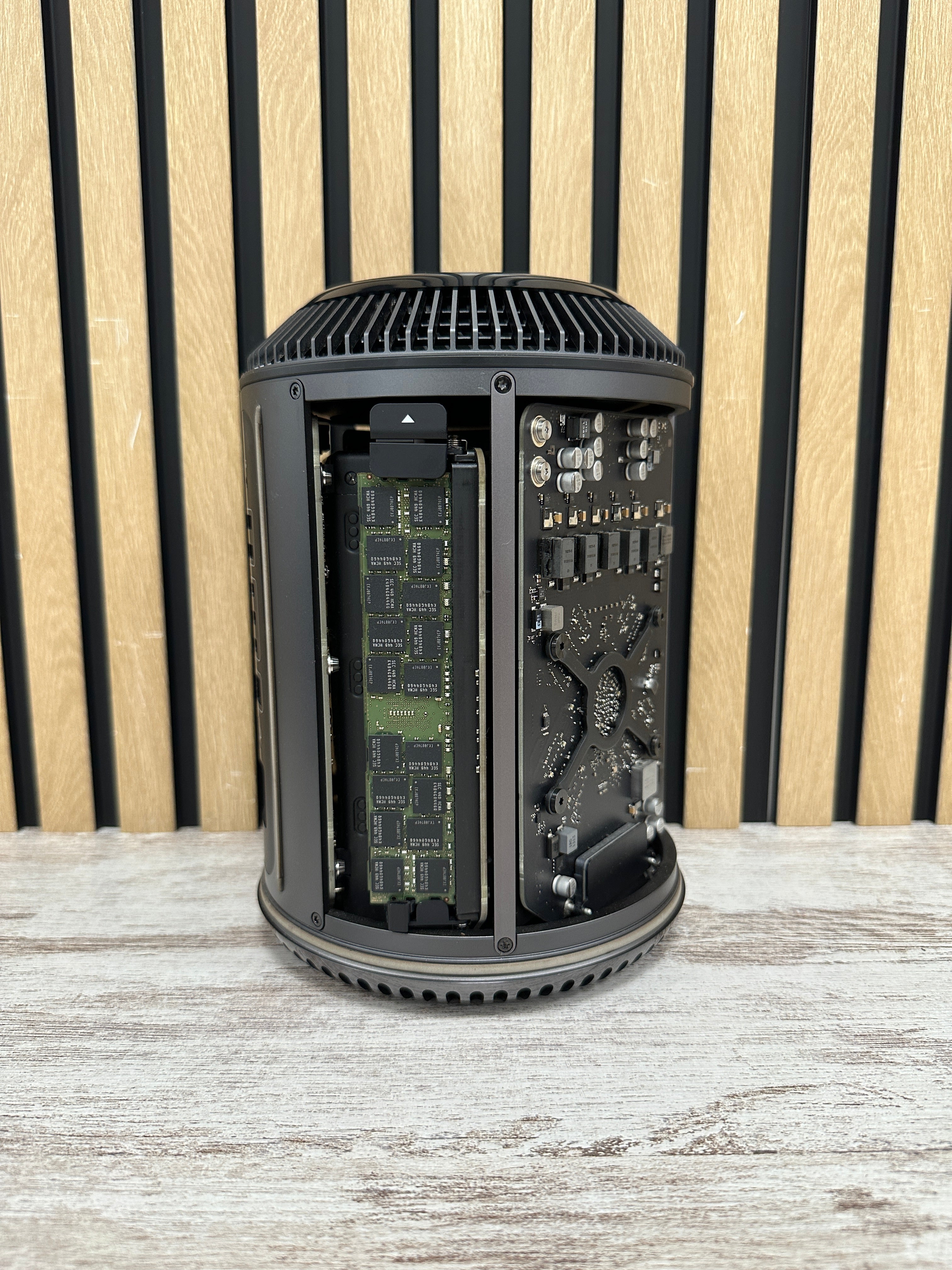 Mac Pro 2013 D300 XEON E5 64gb 500gb SSD