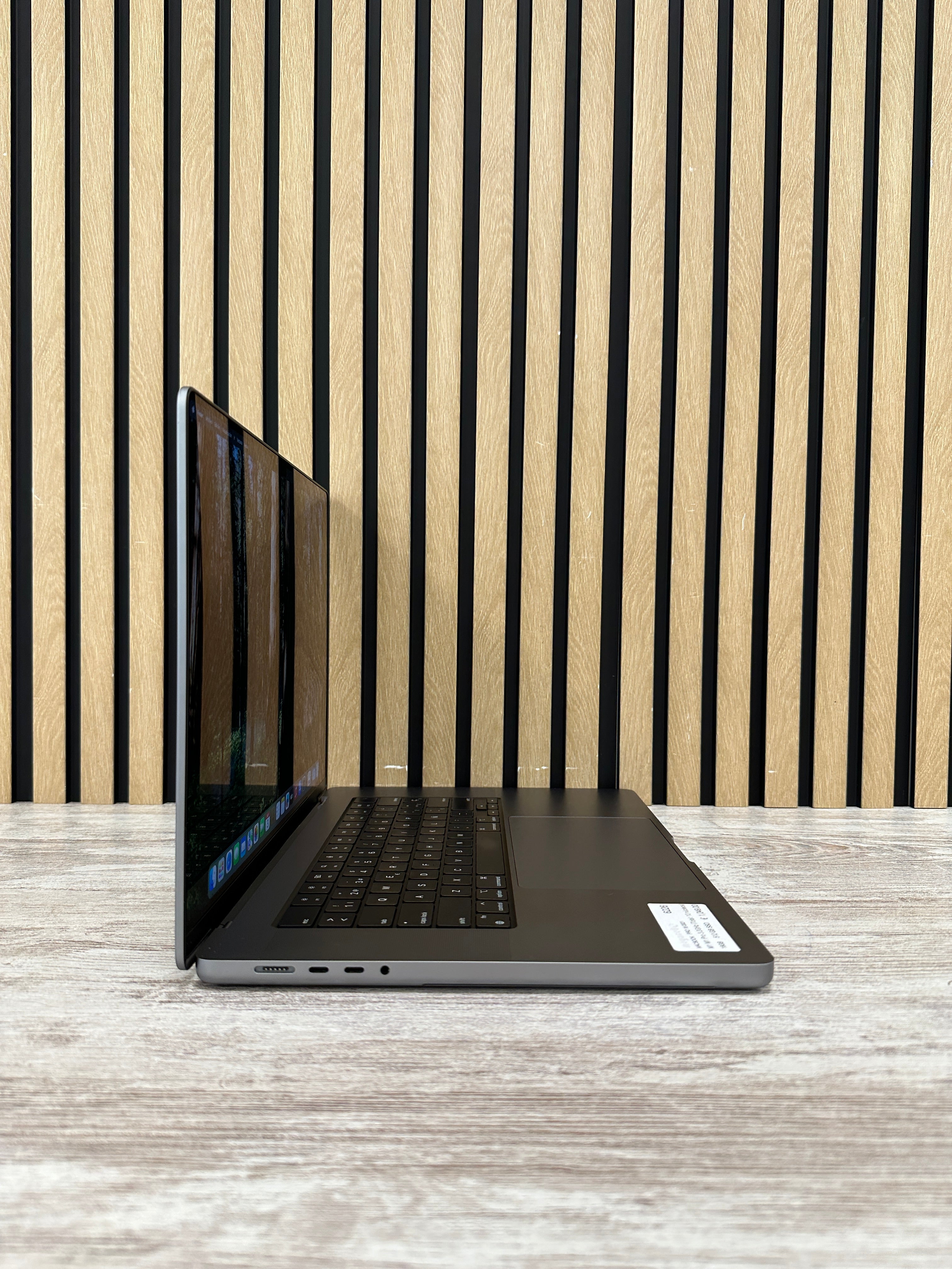 MacBook Pro 16" 2021 M1 PRO 16gb 512gb SSD - Moyacell