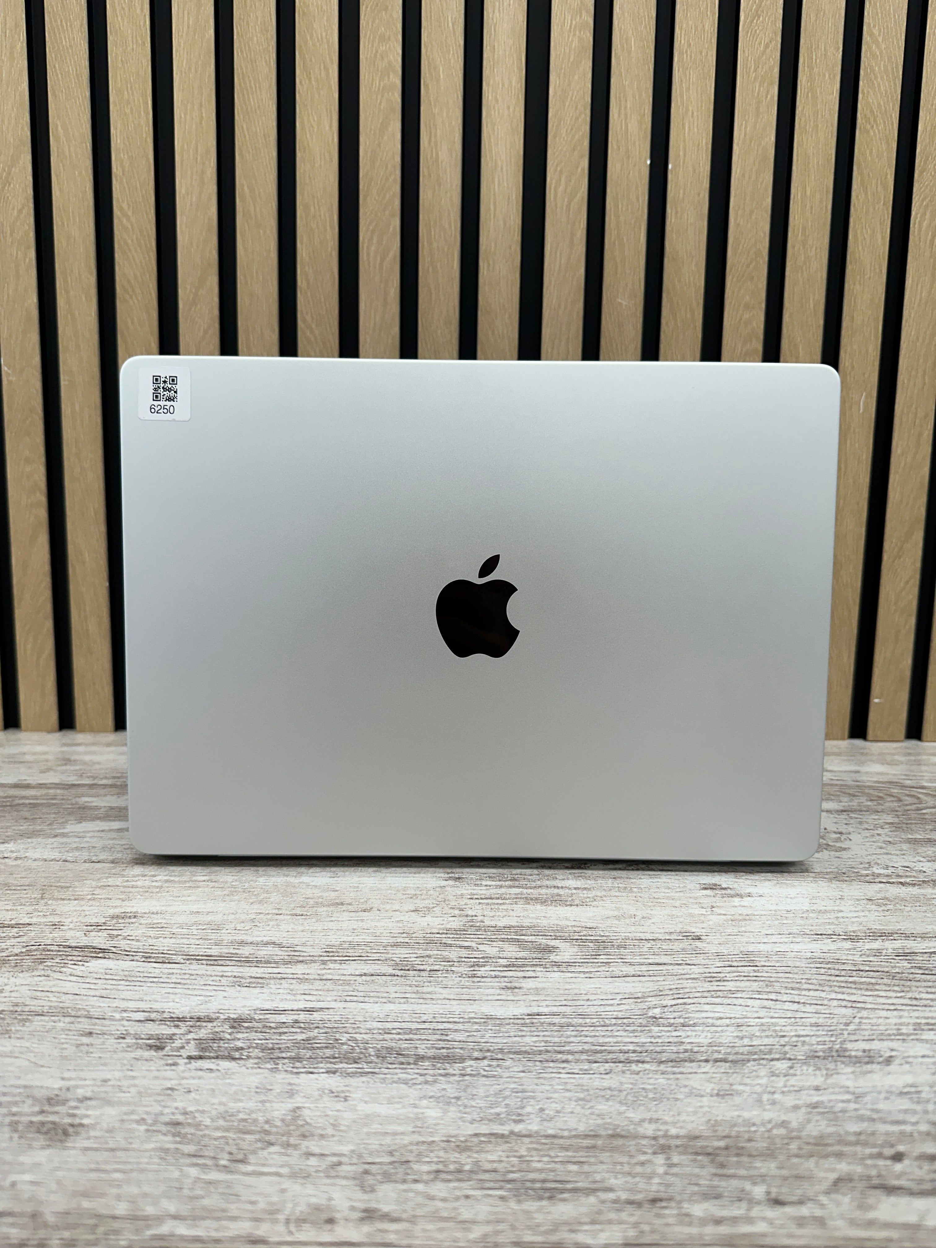 MacBook Pro 14" 2023 M3 8gb 500gb SSD