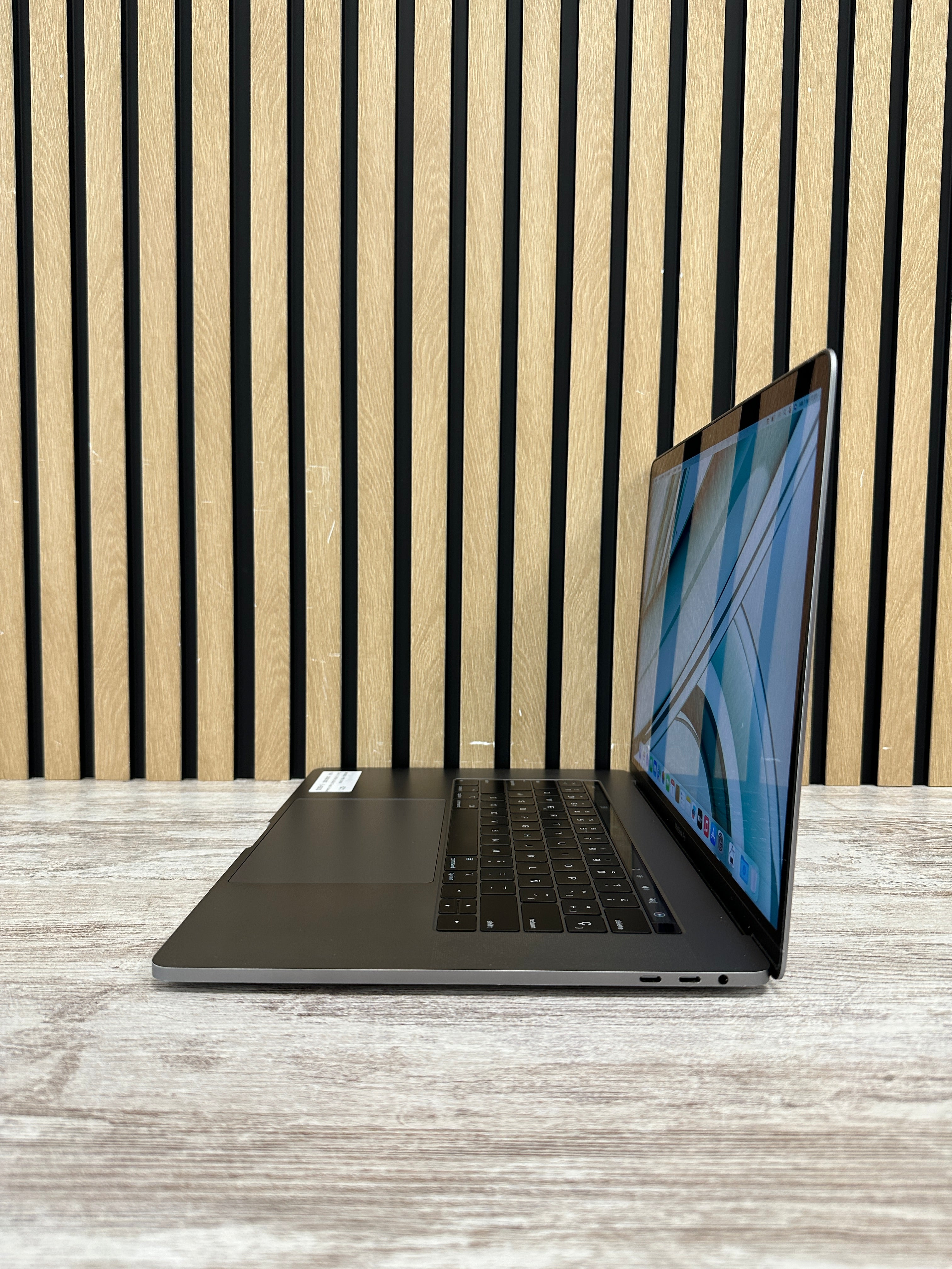 MacBook Pro 15" 2019 i7 16gb 500gb SSD