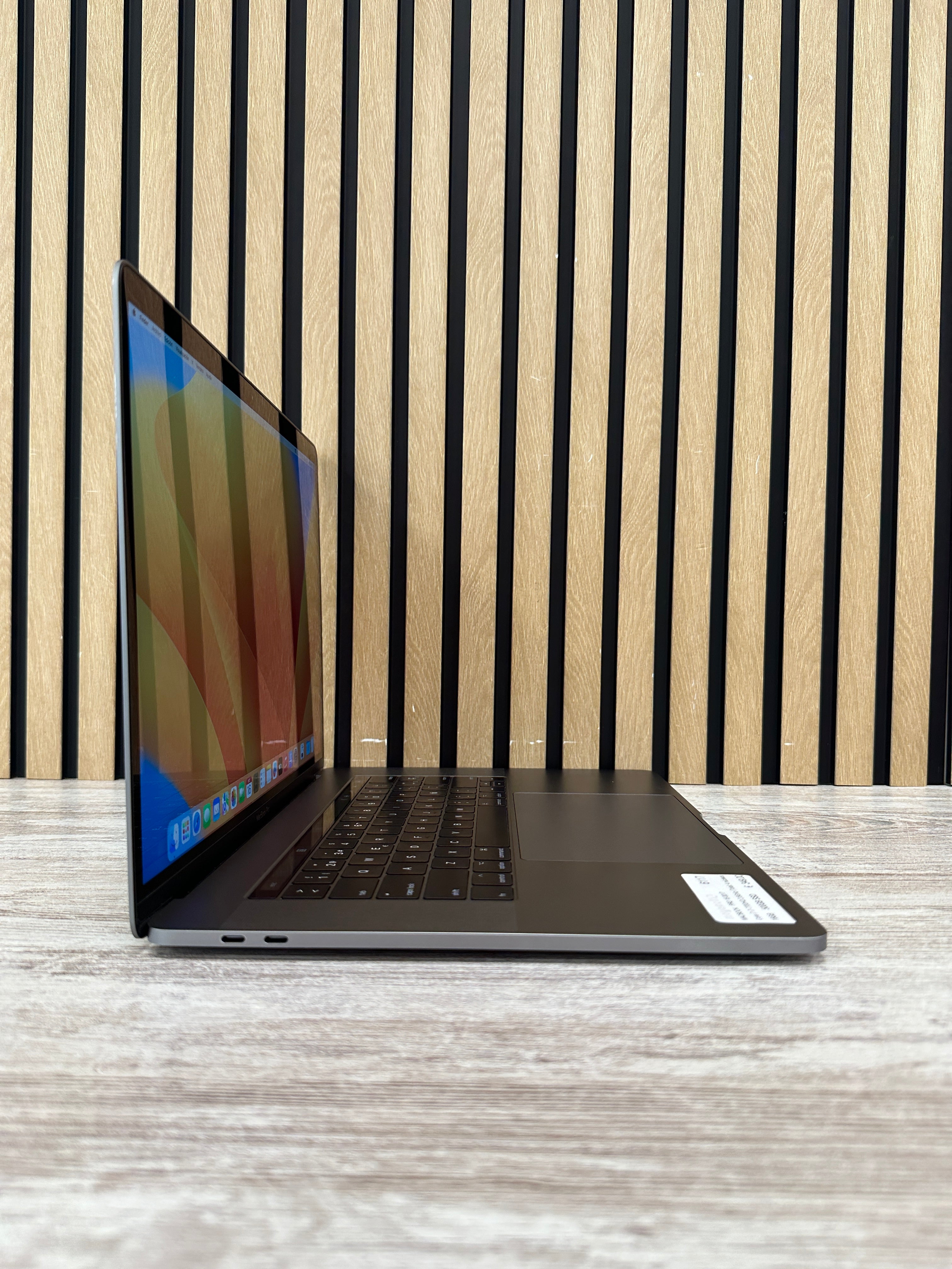 MacBook Pro 15" 2017 i7 16gb 500gb SSD