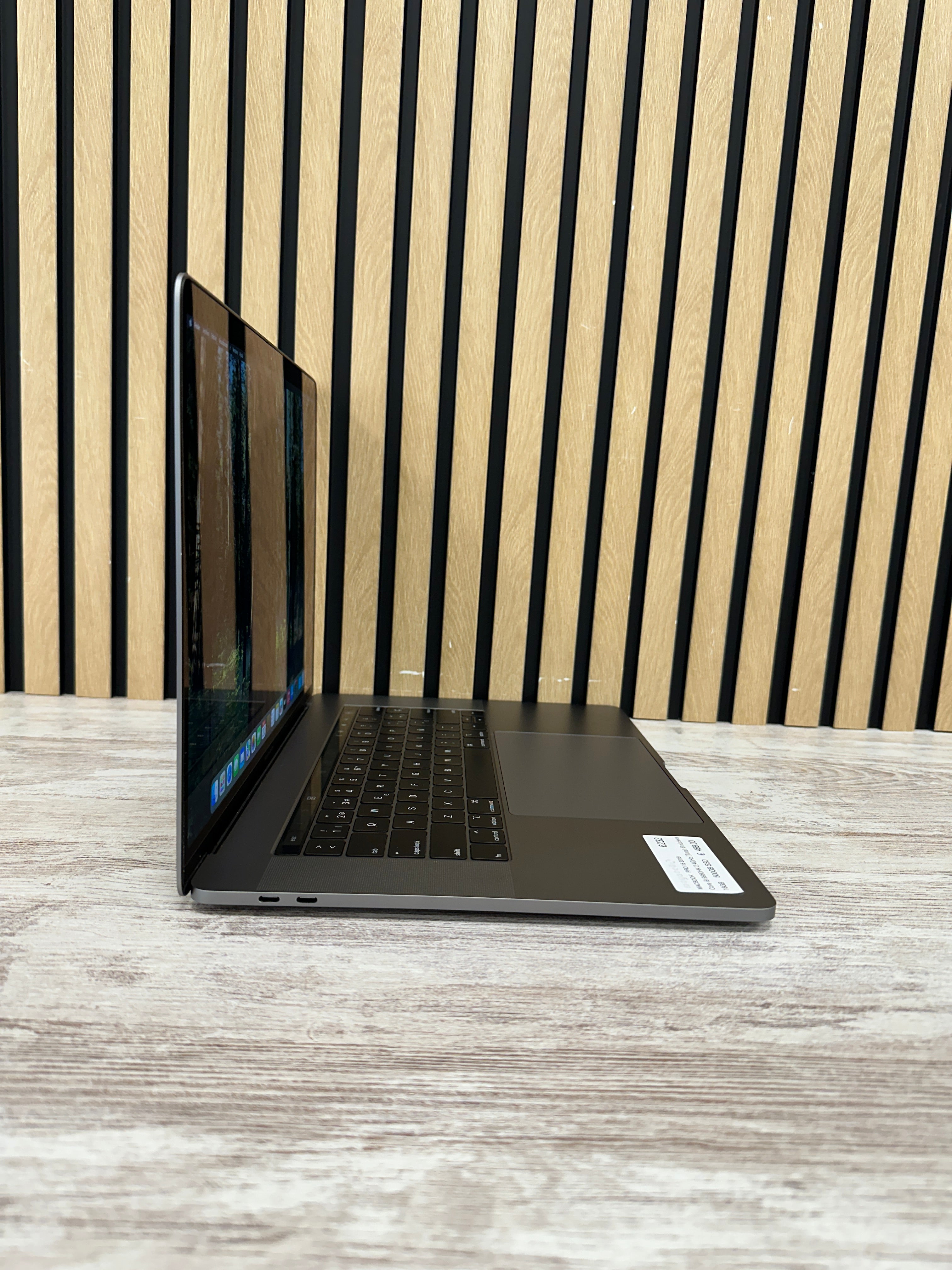 MacBook Pro 15" 2019 i9 16gb 500gb SSD
