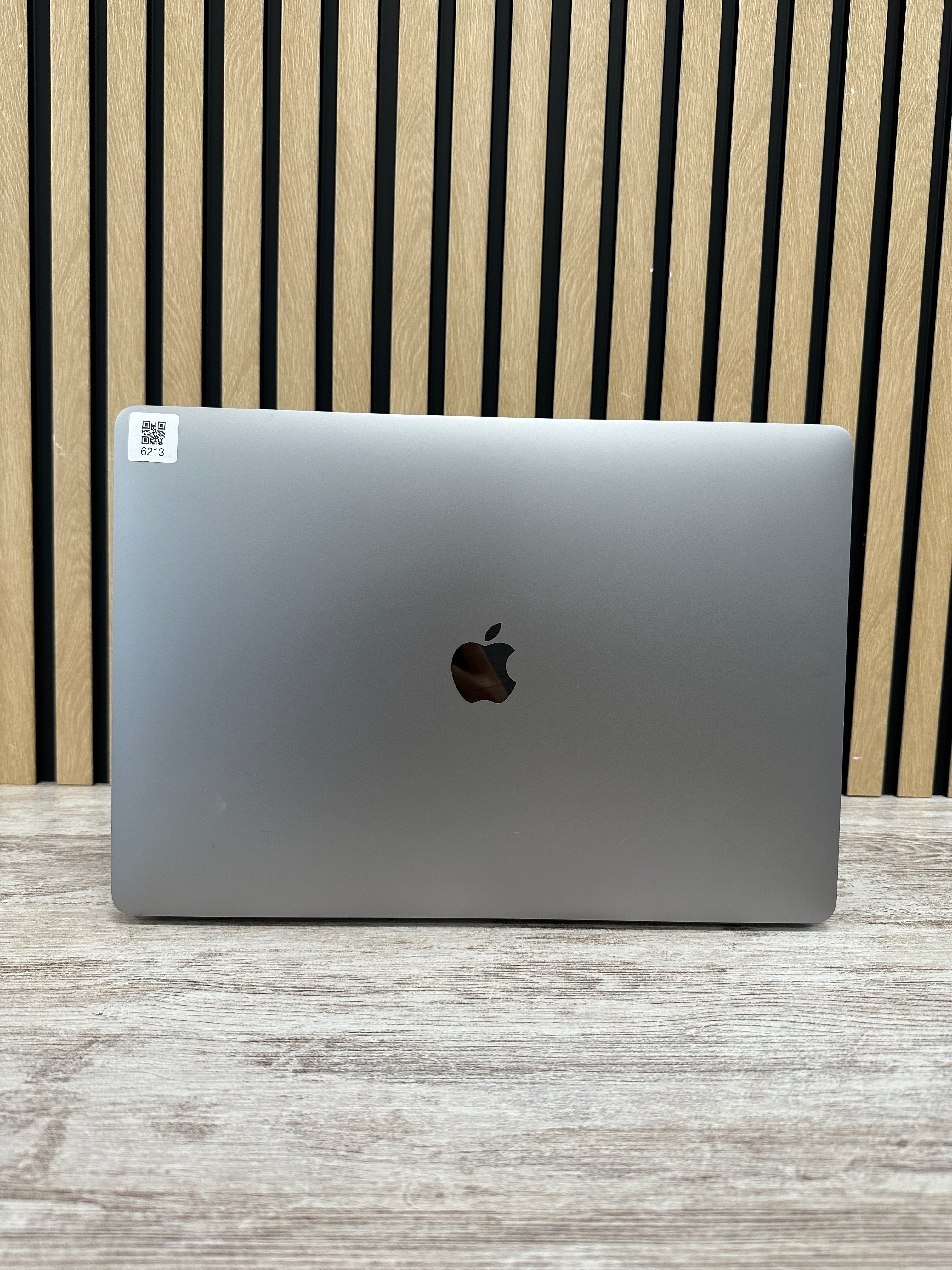 MacBook Pro 15" 2018 i7 16gb 500gb SSD