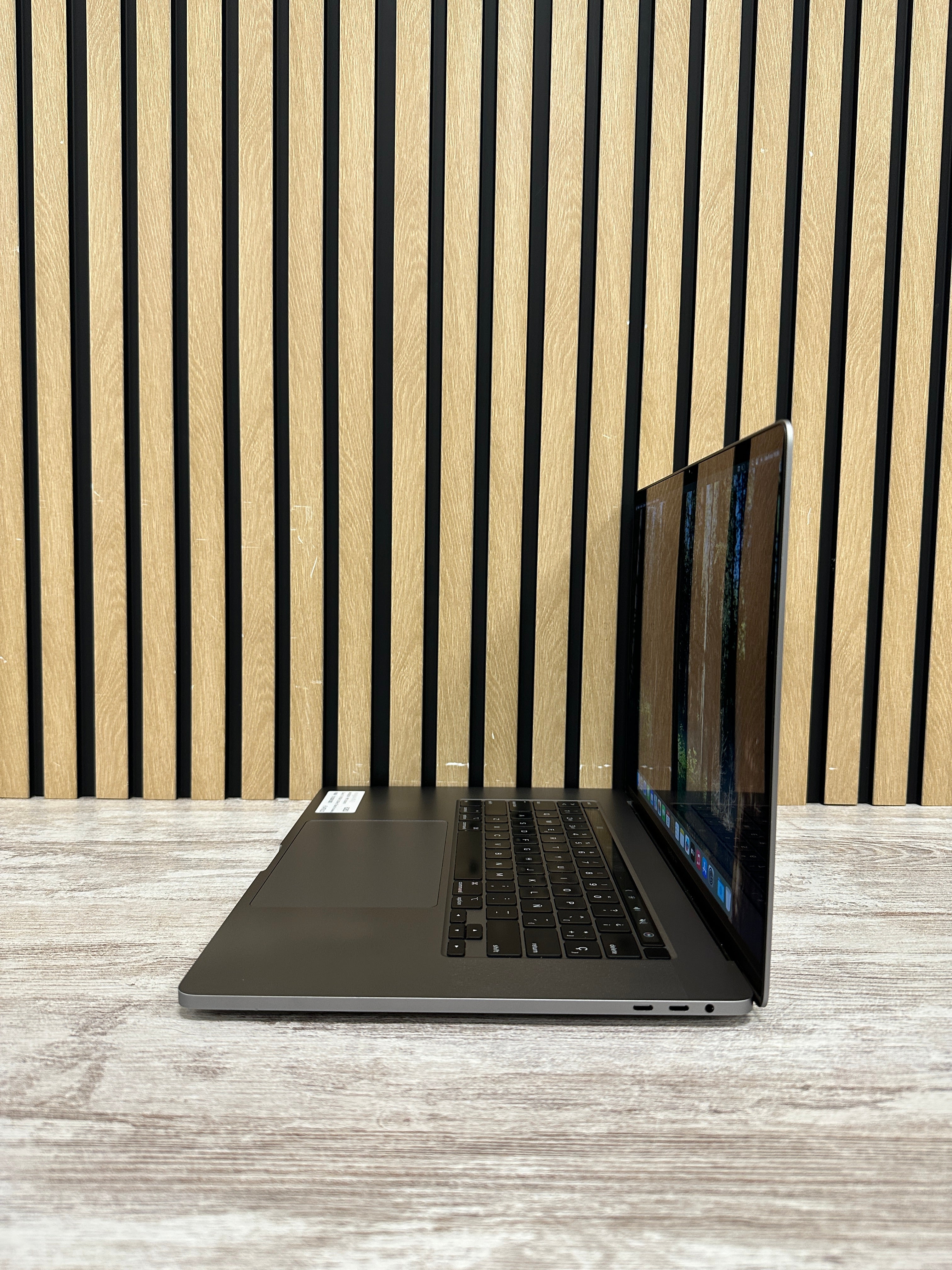 MacBook Pro 16" 2019 i7 16gb 512gb SSD