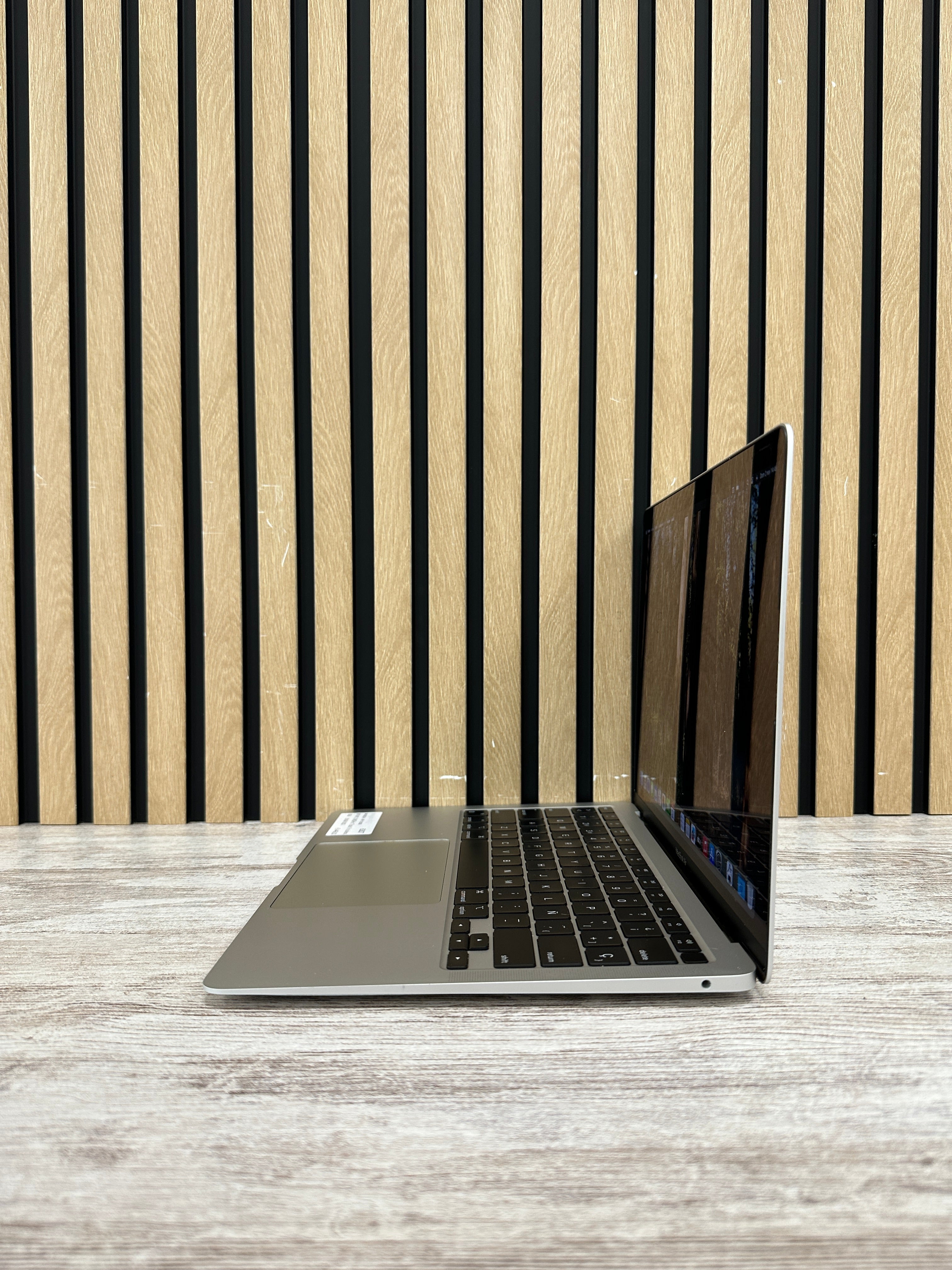 MacBook Air 13" 2020 M1 8gb 256gb SSD