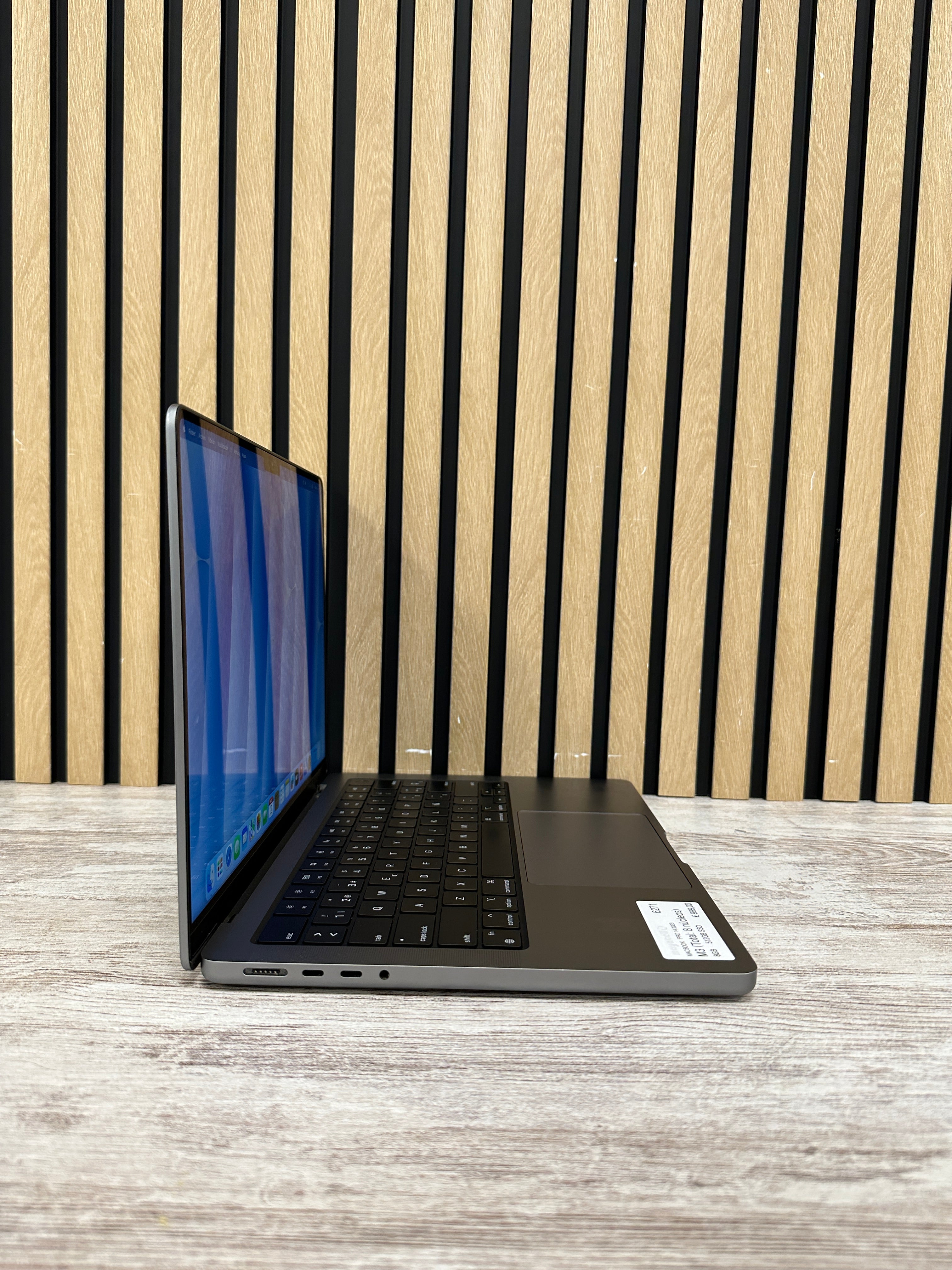 MacBook Pro 14" 2023 M3 8gb 512gb SSD