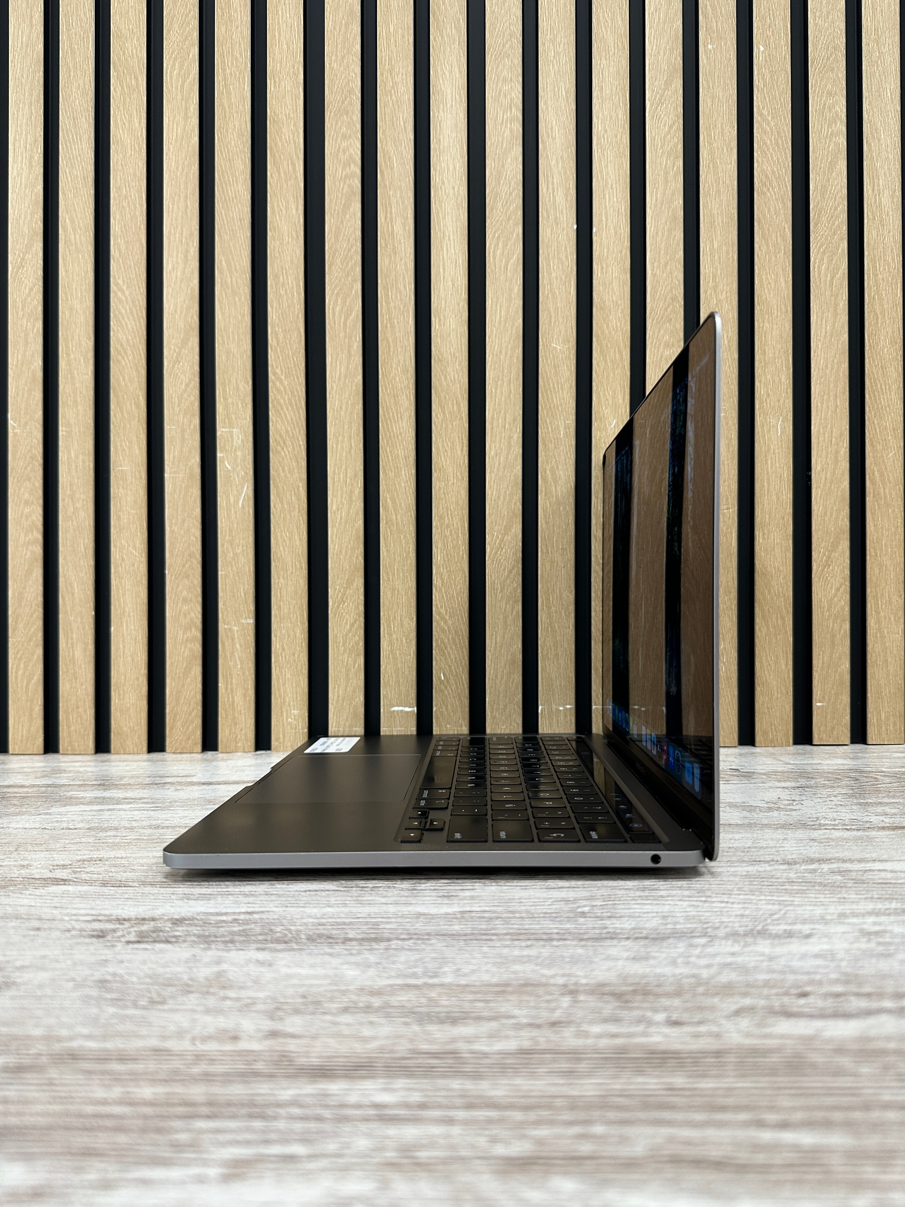 MacBook Pro 13" 2020 M1 8gb 256gb SSD