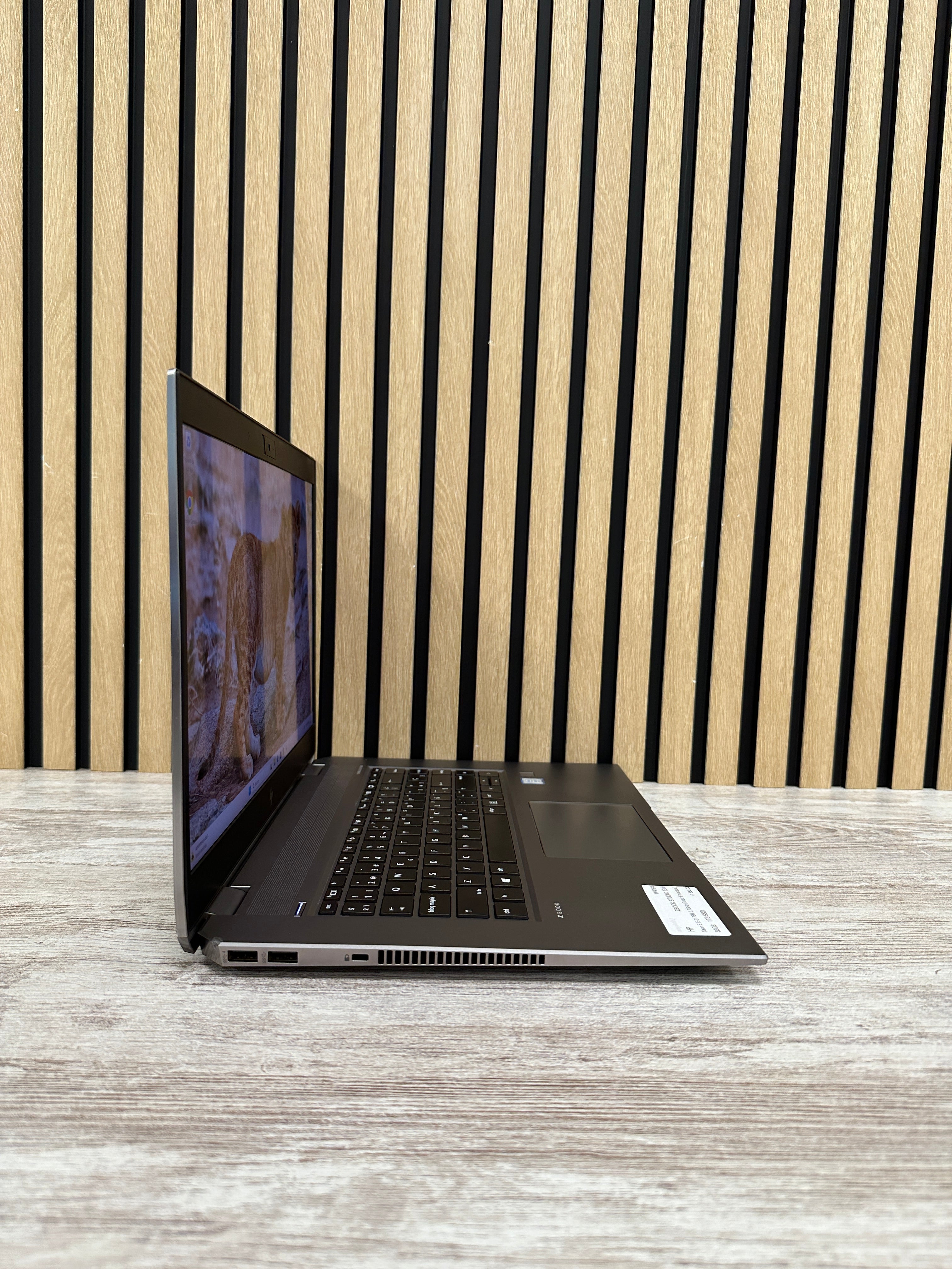 HP ZBOOK STUDIO (G5) Xeon E E-2176M 2.7GHz (Total: 6 núcleos) 32GB 1TB SSD 15.6"