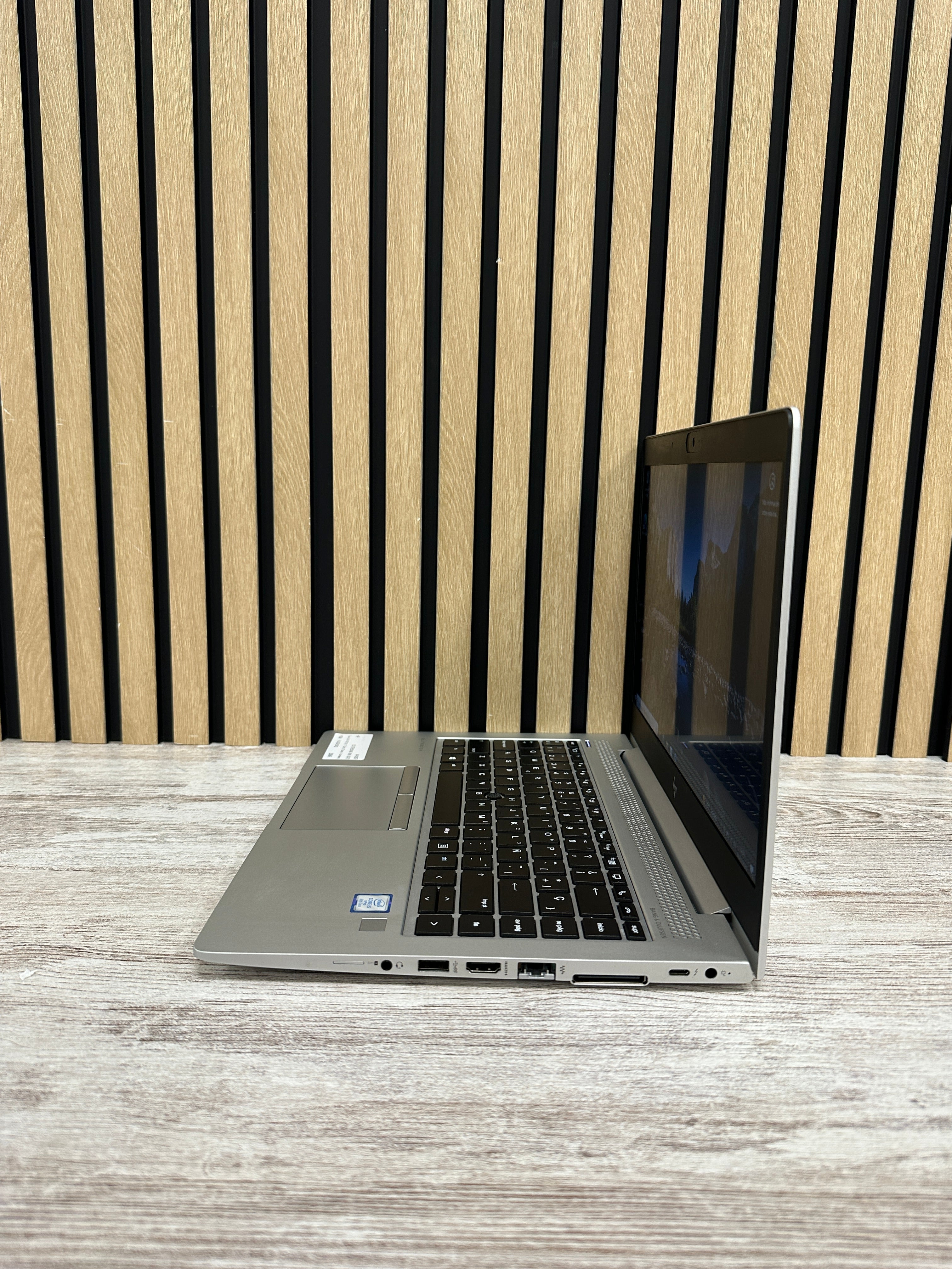 HP ELITEBOOK 840 (G6) Core i5 i5-8365U 1.6GHz (Total: 4 núcleos) 16GB 512GB SSD 14.0"