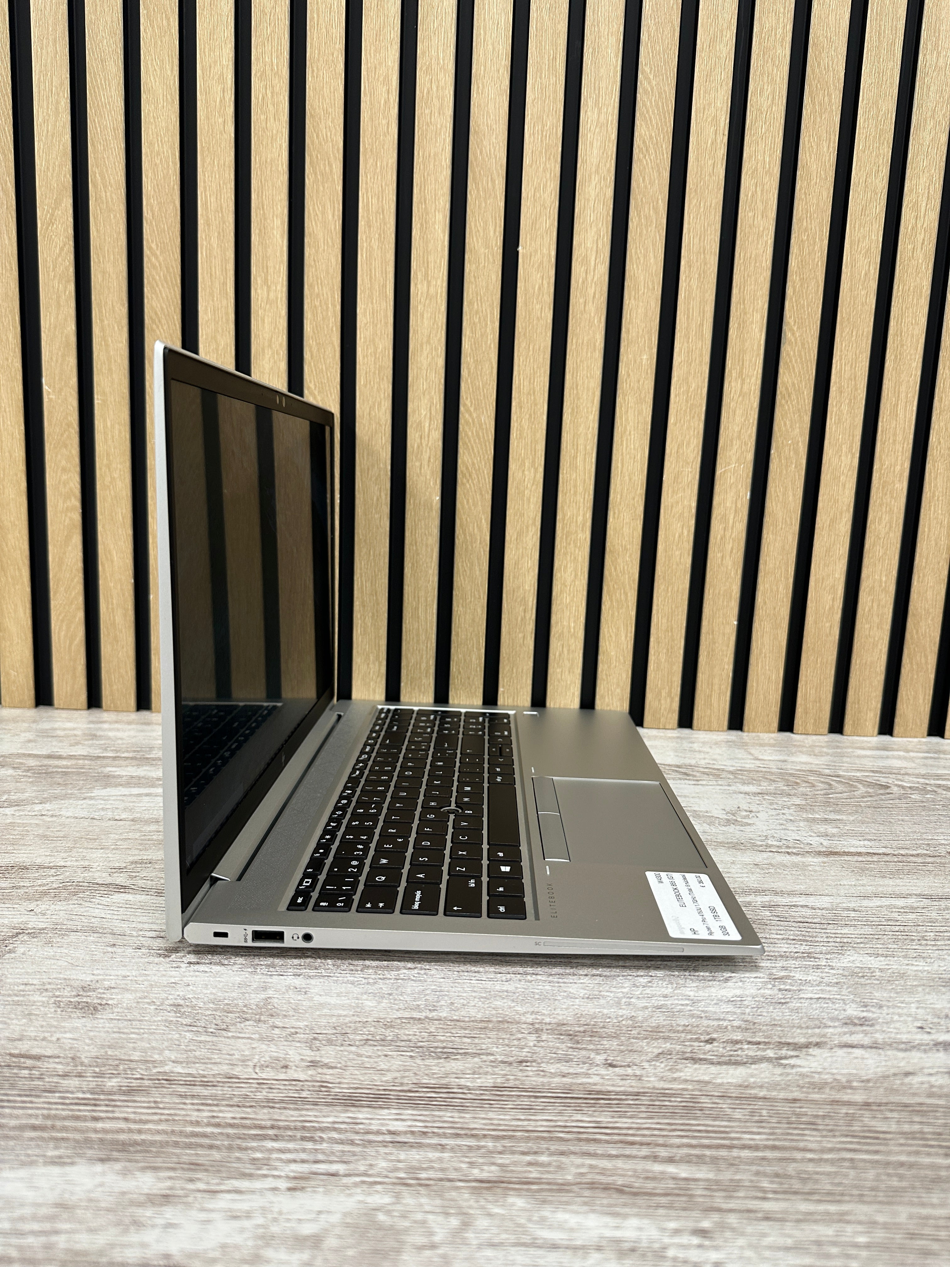 HP ELITEBOOK 855 (G7) Ryzen 7 Pro 4750U 1.7GHz (Total: 8 núcleos) 32GB 1TB SSD 15.6"