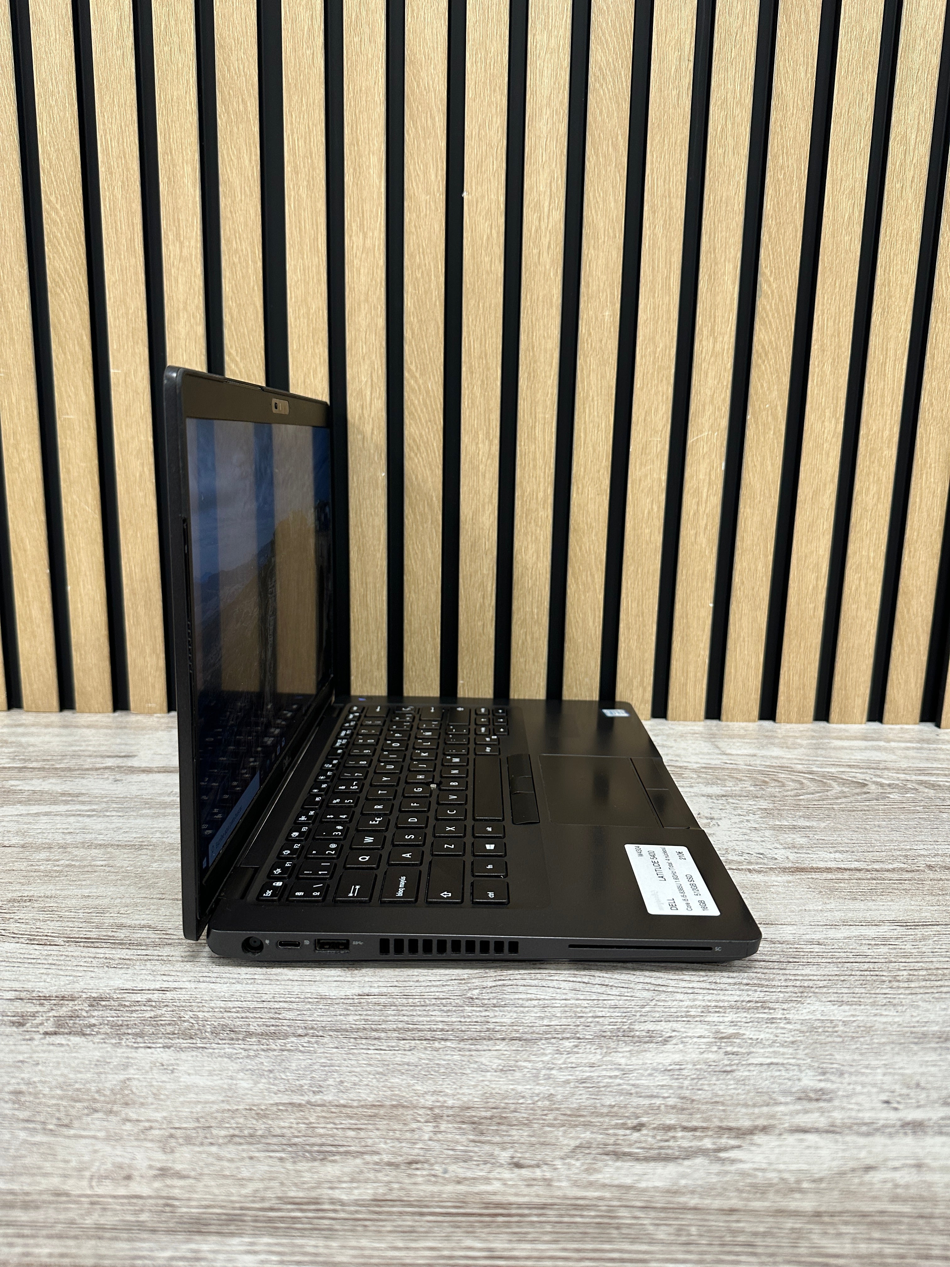 DELL LATITUDE 5400 Core i5 i5-8365U 1.6GHz (Total: 4 núcleos) 16GB 512GB SSD 14"
