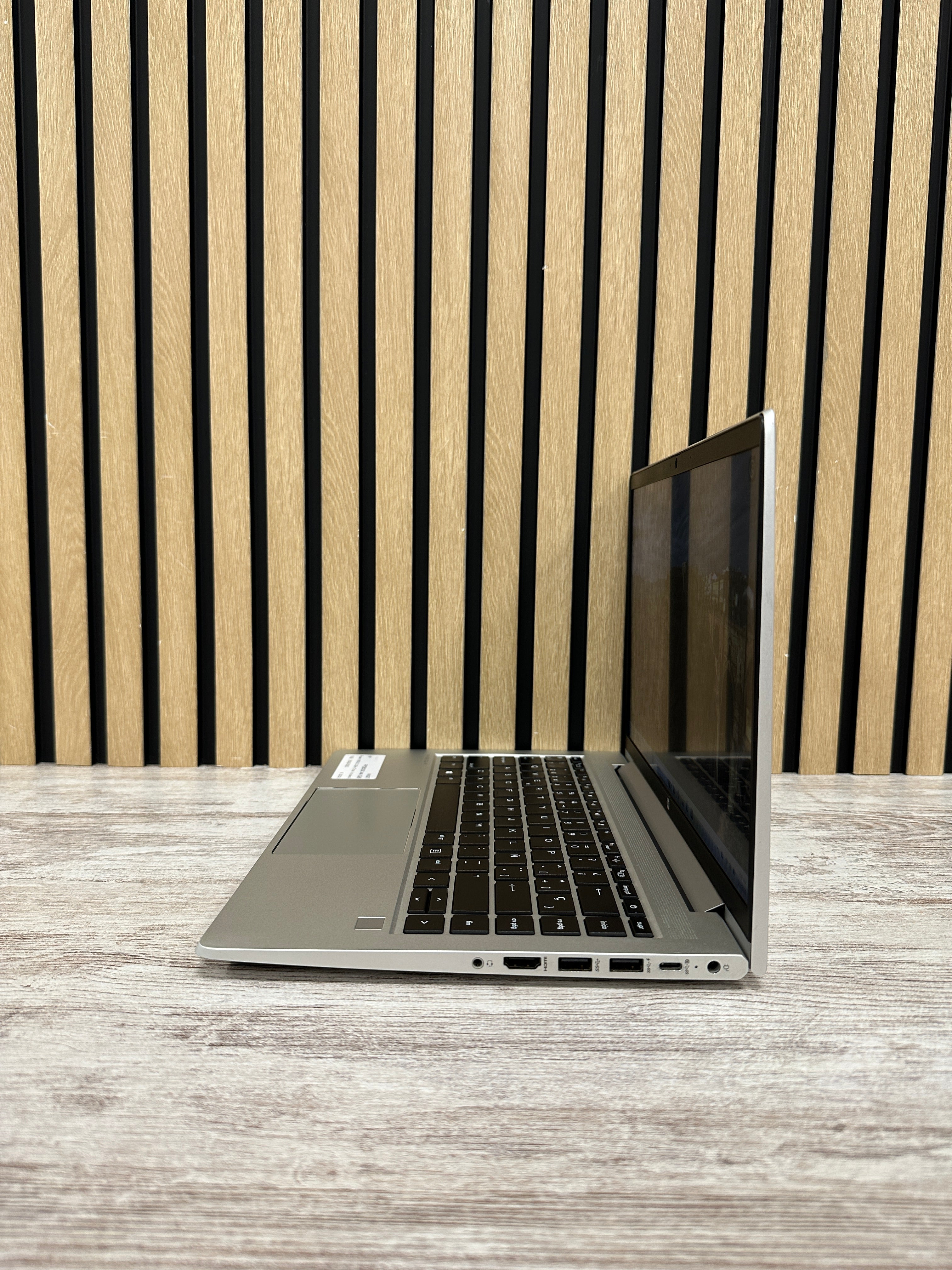 HP PROBOOK 445 (G8) Ryzen 5 5600U 2.3GHz (Total: 6 núcleos) 16GB 256GB SSD 14.0"