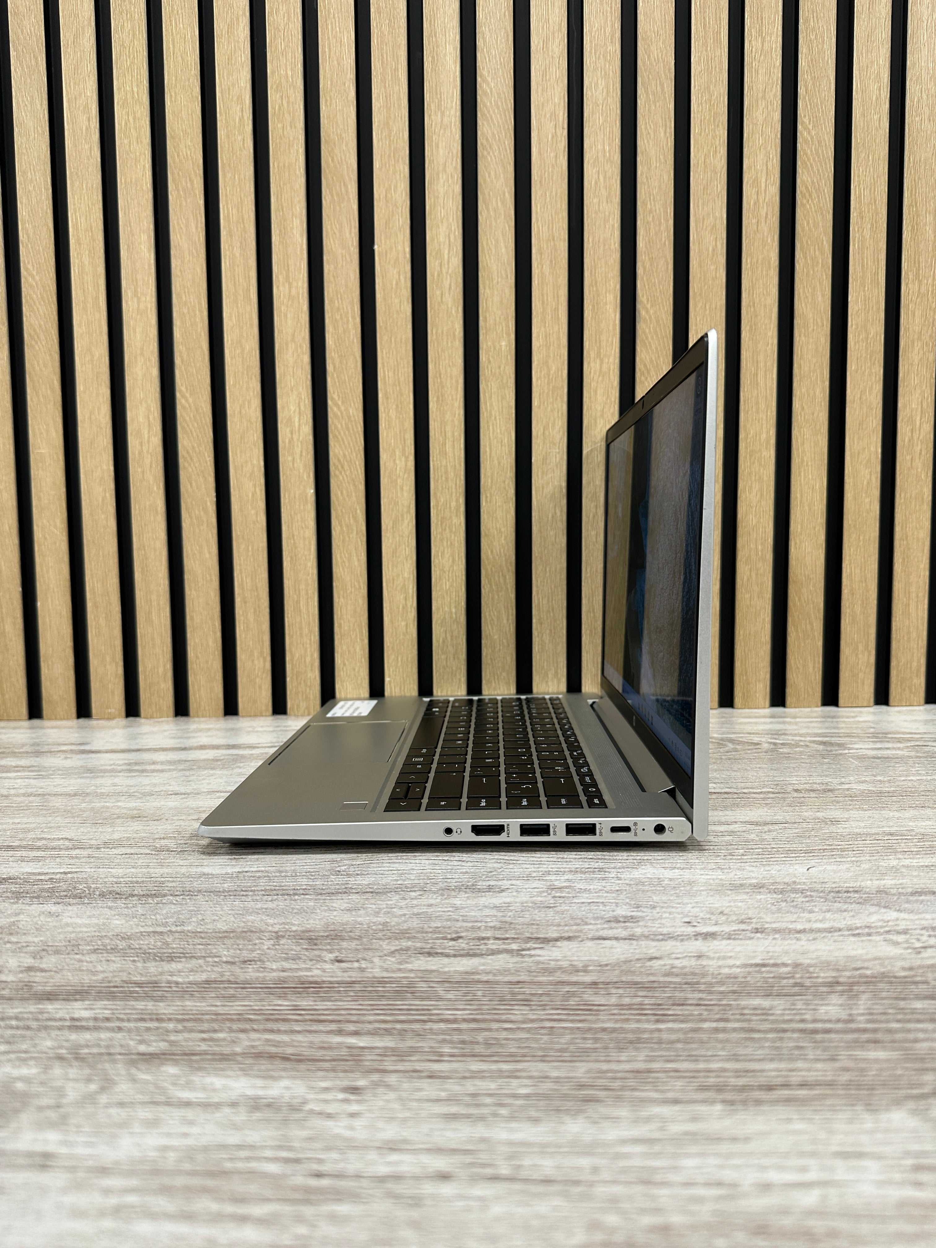 HP PROBOOK 445 (G8) Ryzen 5 5600U 2.3GHz (Total: 6 núcleos) 16GB 256GB SSD 14"