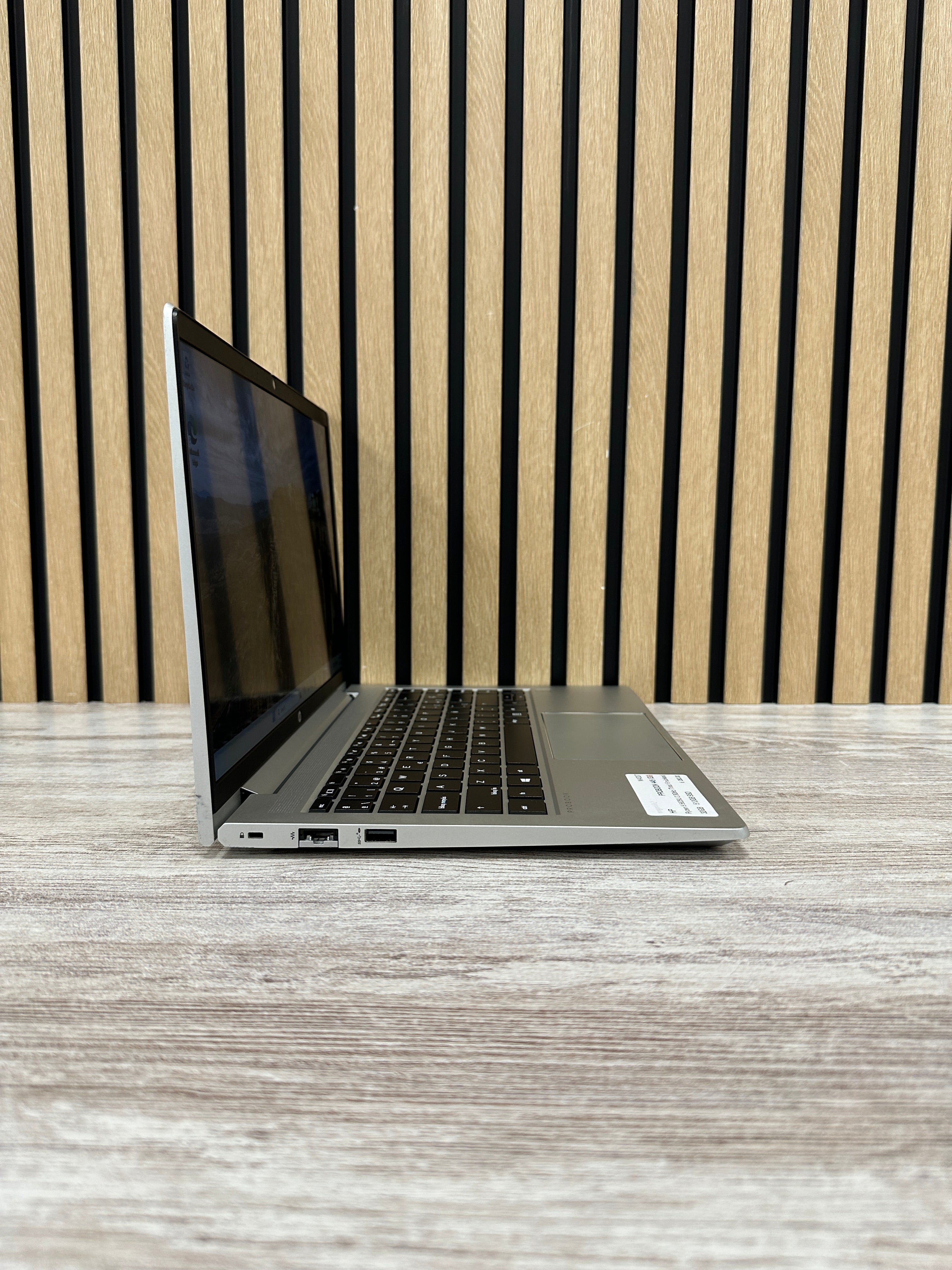 HP PROBOOK 445 (G9) Ryzen 5 5625U 2.3GHz (Total: 6 núcleos) 32GB 512GB SSD 14"