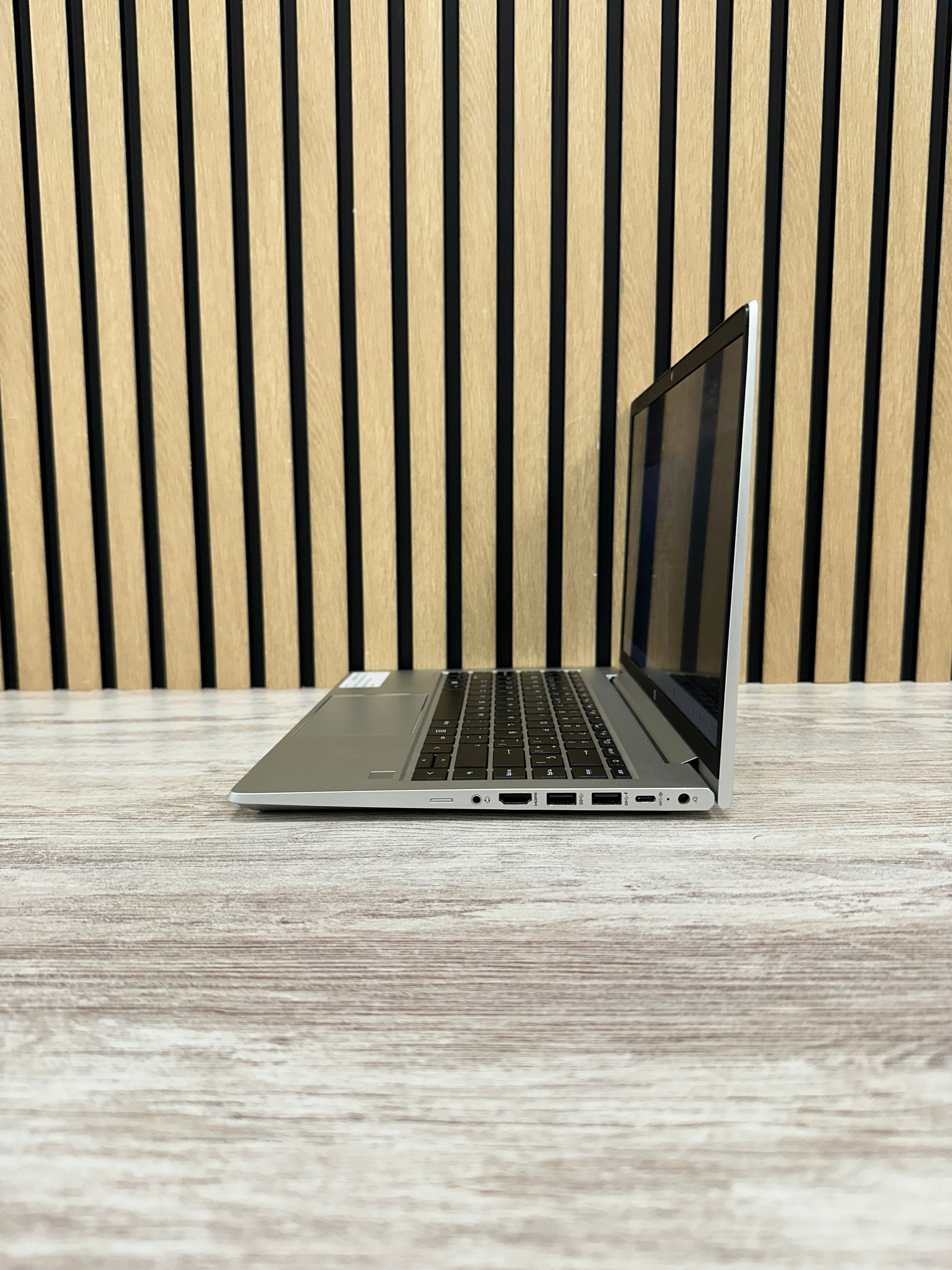 HP PROBOOK 445 (G9) Ryzen 5 5625U 2.3GHz (Total: 6 núcleos) 16GB 256GB SSD 14"