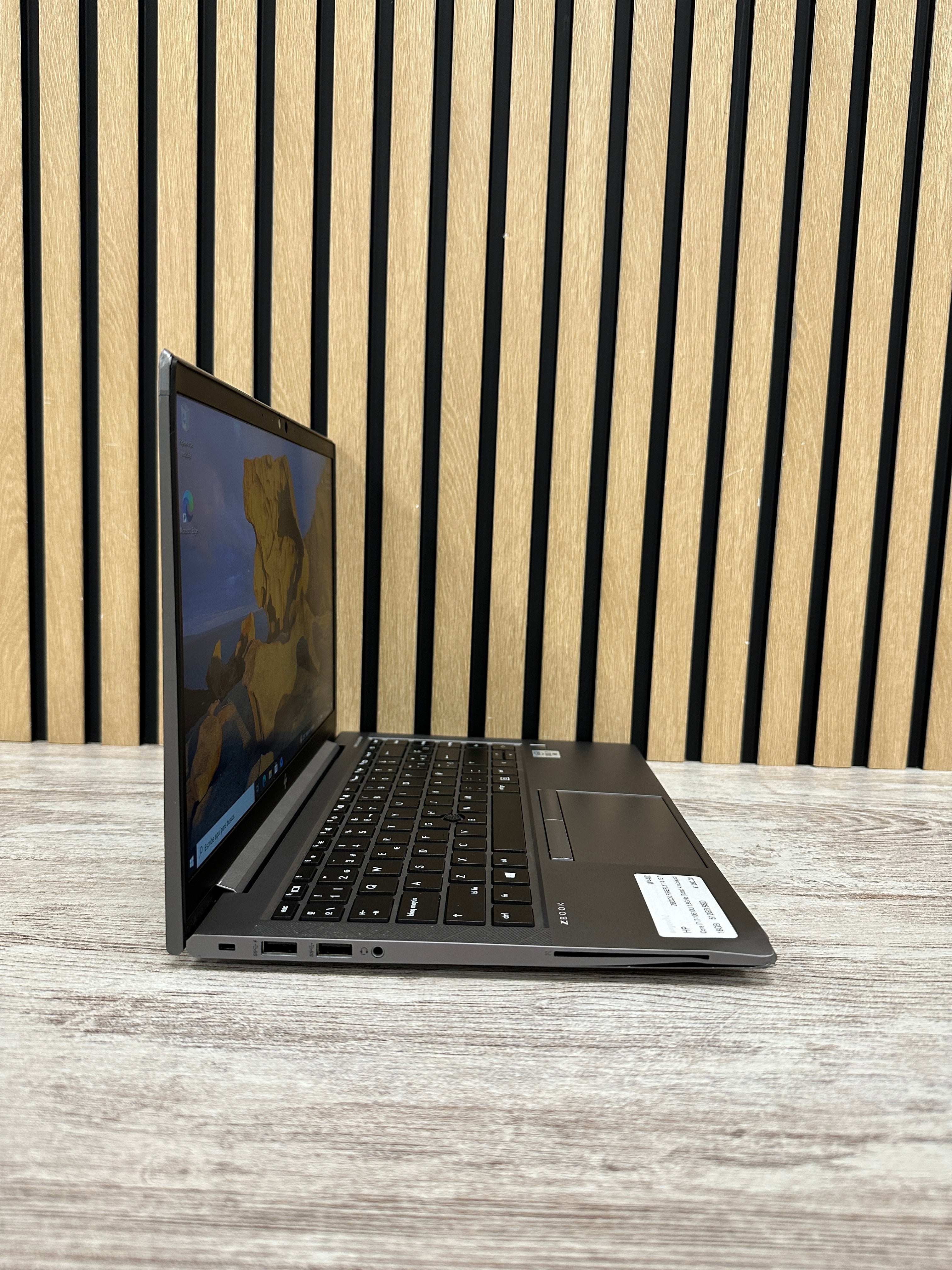 HP ZBOOK FIREFLY 14 (G7) Core i7 i7-10610U 1.8GHz (Total: 4 núcleos) 16GB 512GB SSD 14"