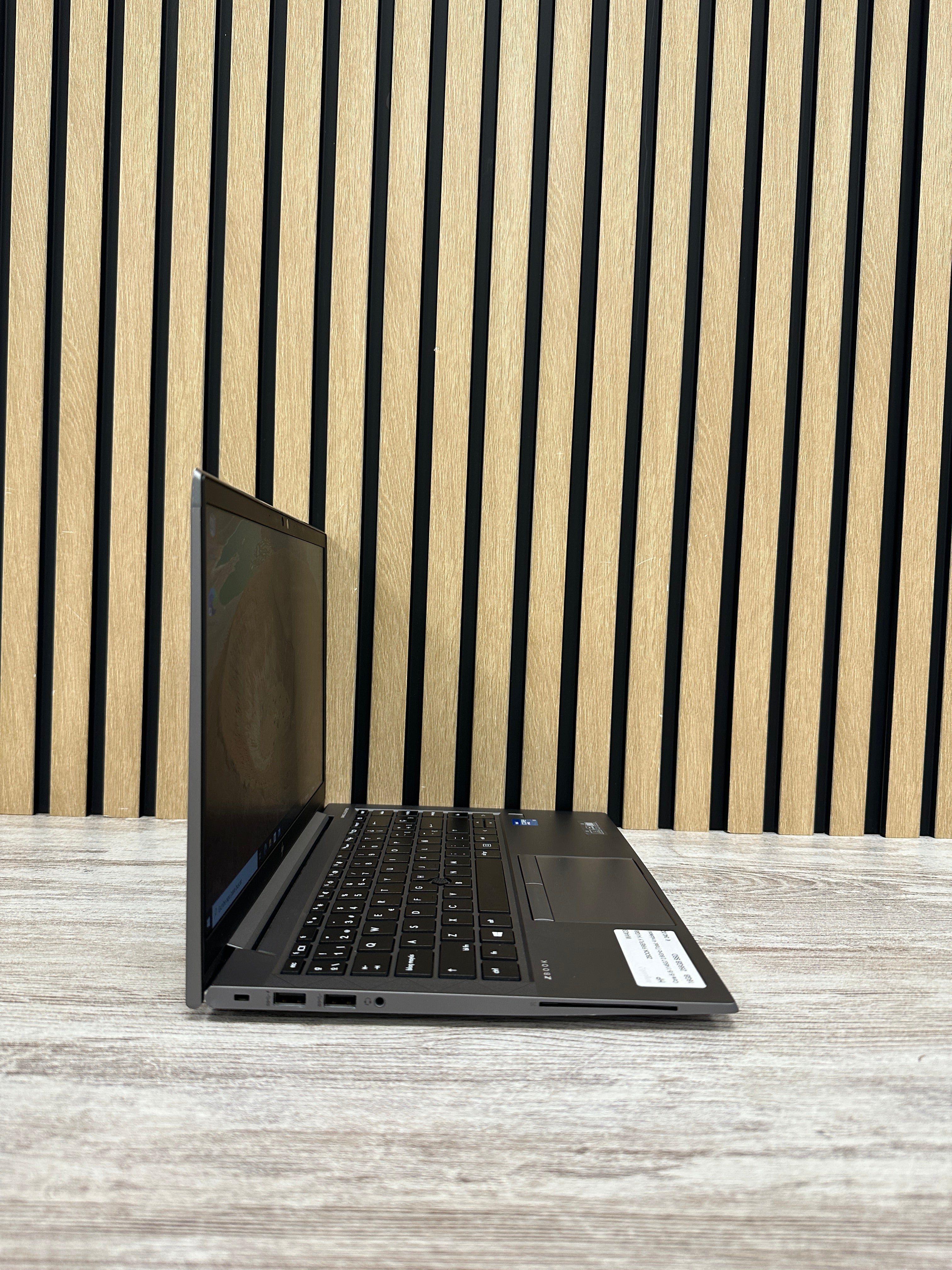 HP ZBOOK FIREFLY 14 (G8) Core i5 i5-1145G7 2.6GHz (Total: 4 núcleos) 16GB 256GB SSD 14.0"