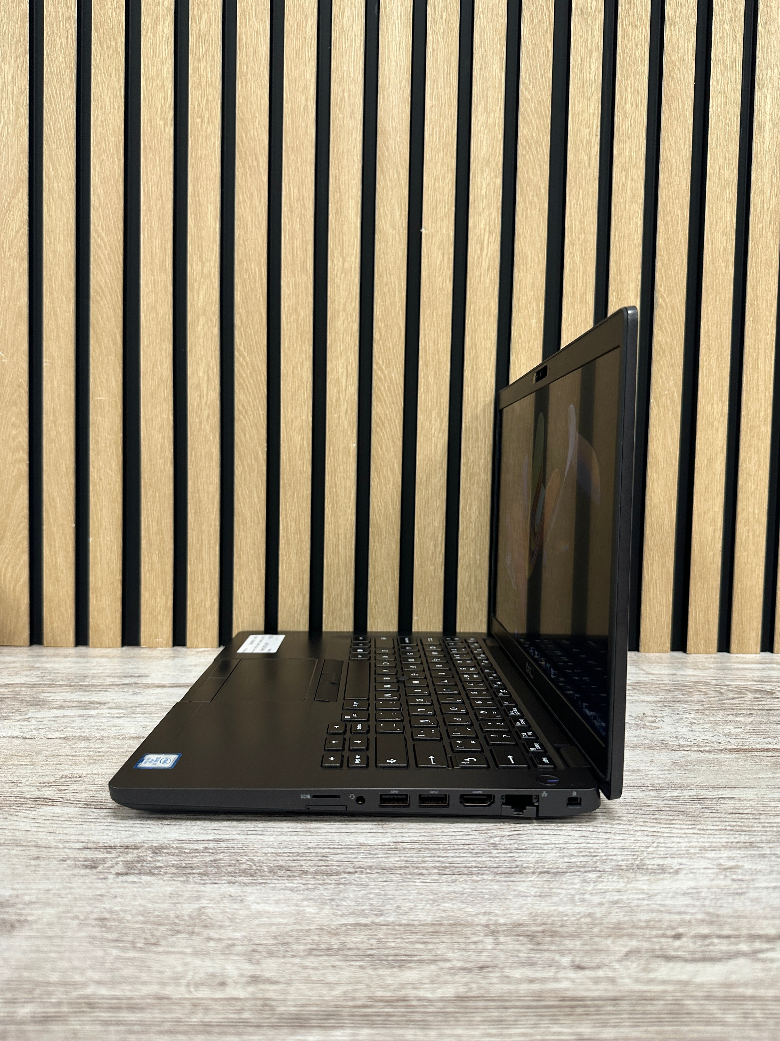 DELL LATITUDE 5400 Core i7 i7-8665U 1.9GHz (Total: 4 cores) 16GB 512GB SSD 14"