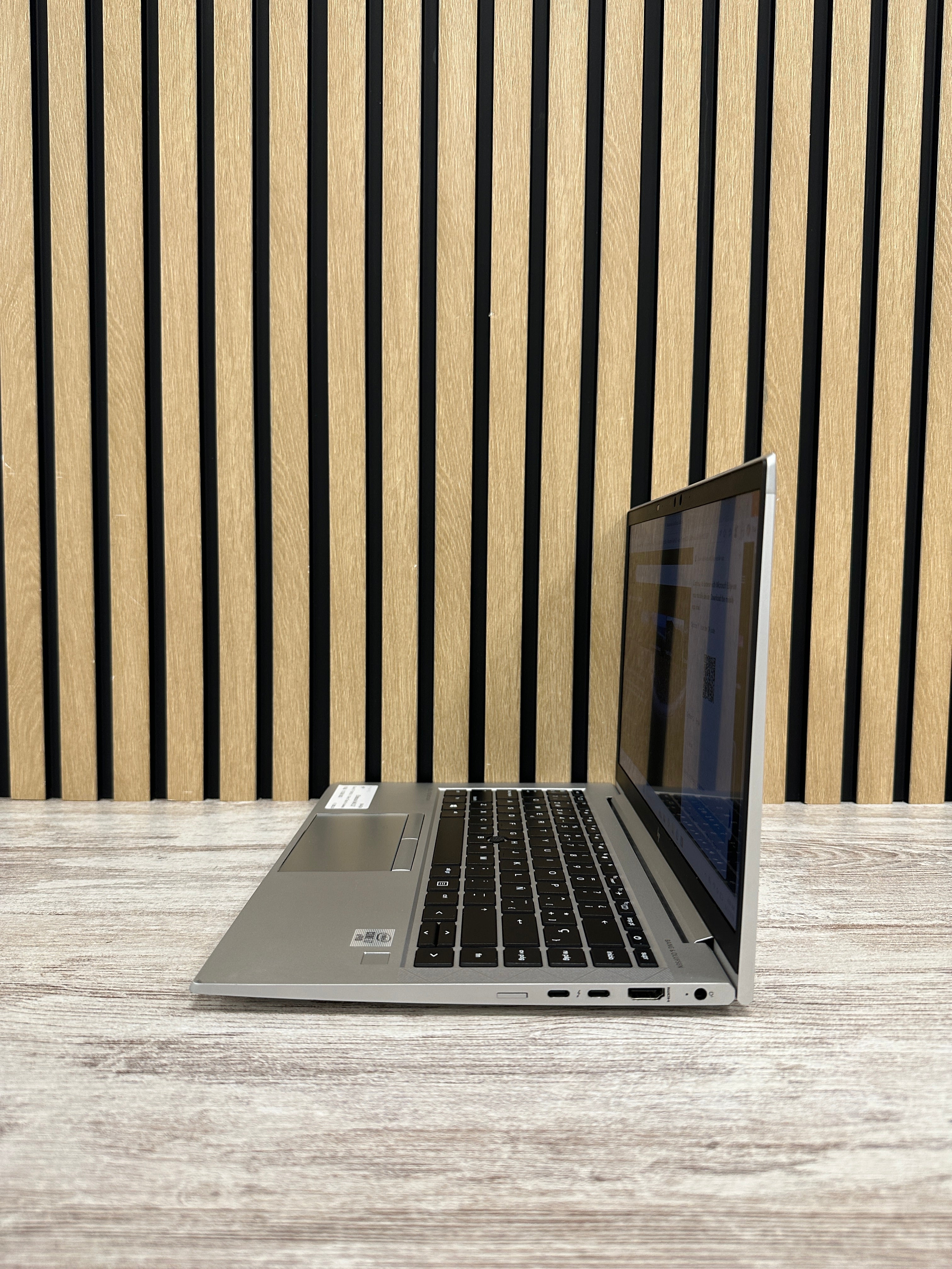 HP Elitebook 840 G7 Core i7 i7-10810U 1.1GHz (Total: 6 núcleos) 16GB 512GB SSD
