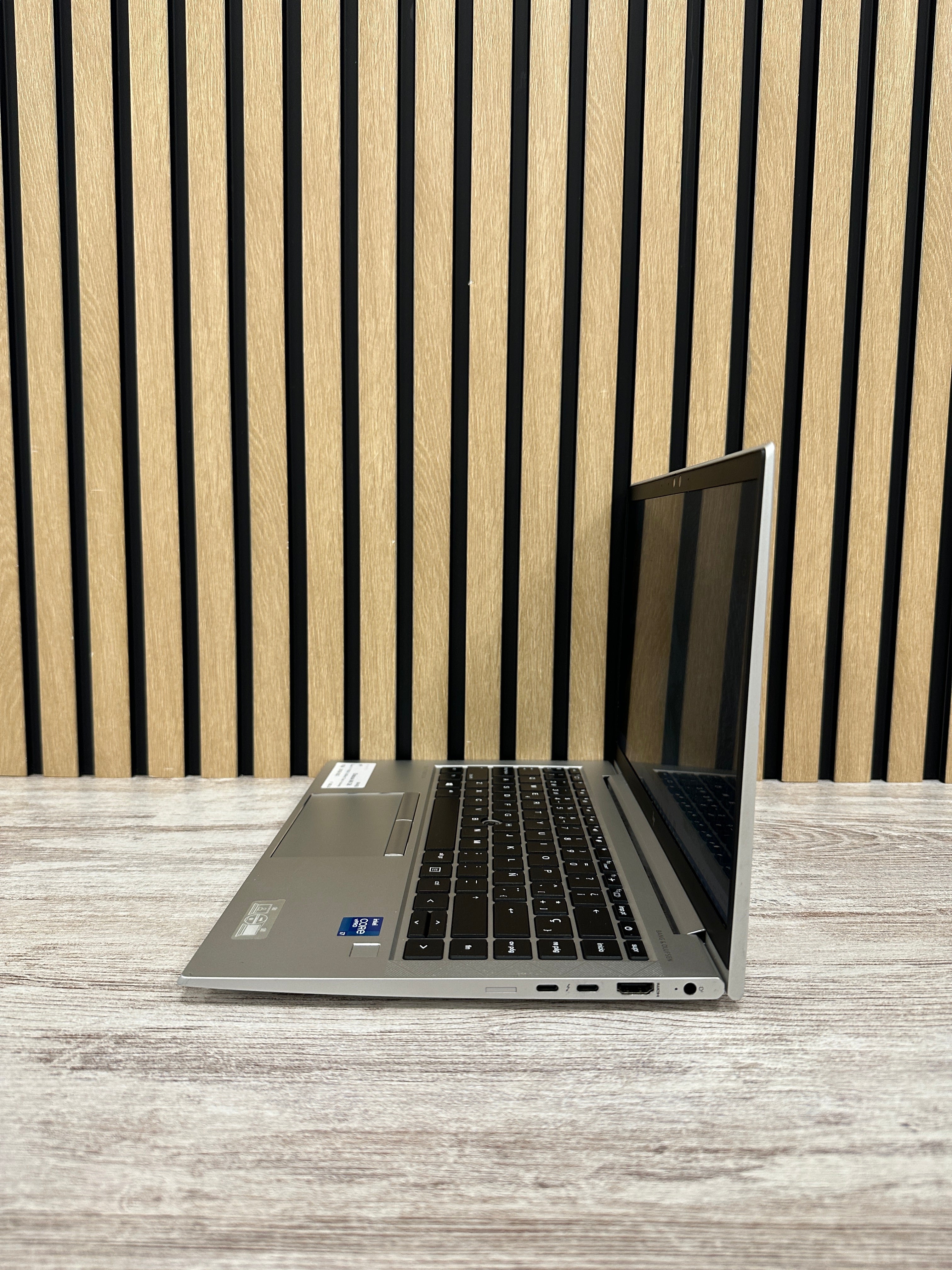 HP Elitebook 840 G8 Core i7 i7-1185G7 3.00GHz (Total: 4 núcleos) 16GB 256GB SSD