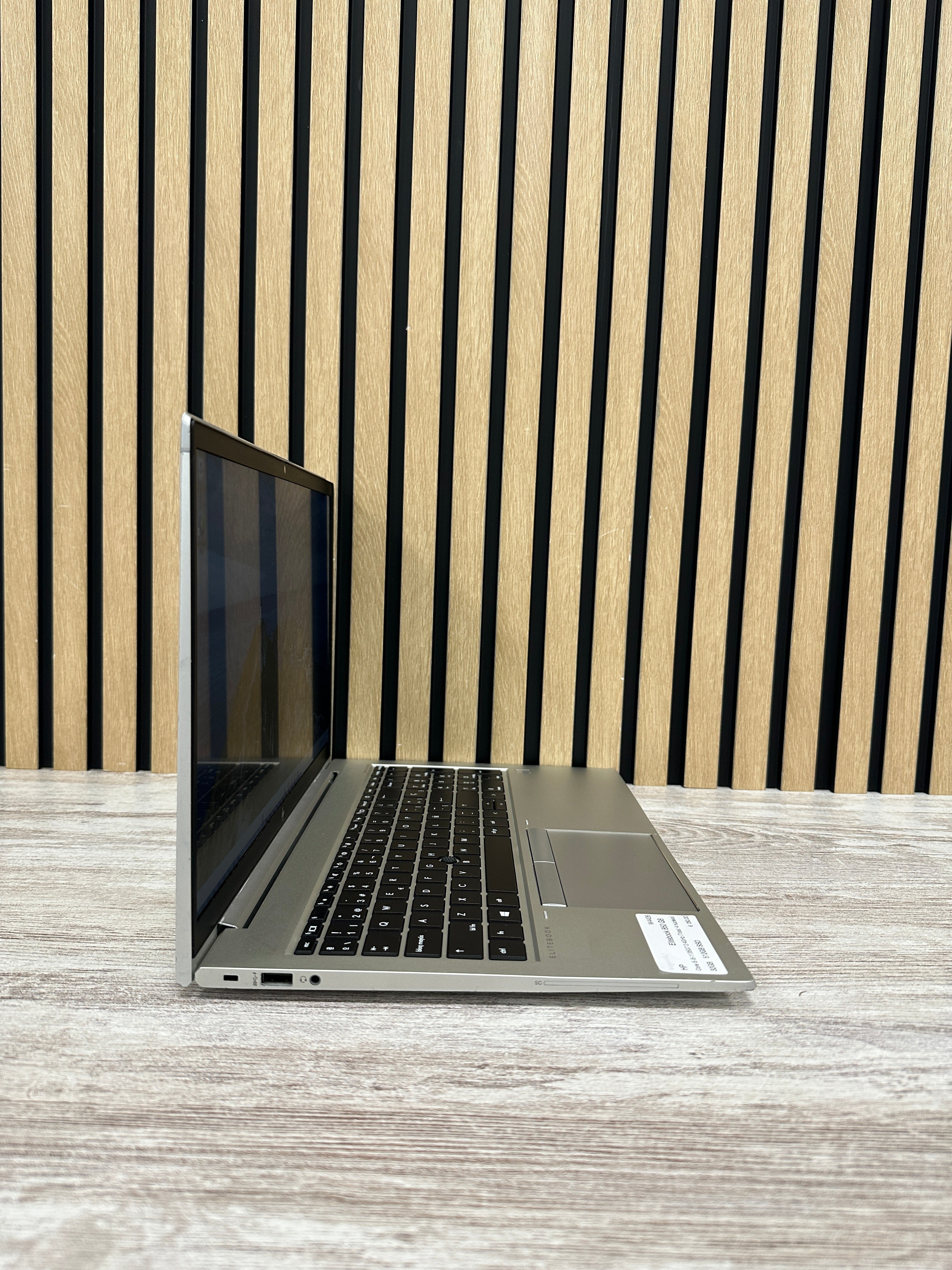 HP Elitebook 850 G8 Core i5 i5-1135G7 2.4GHz (Total: 4 núcleos) 32GB 512GB SSD