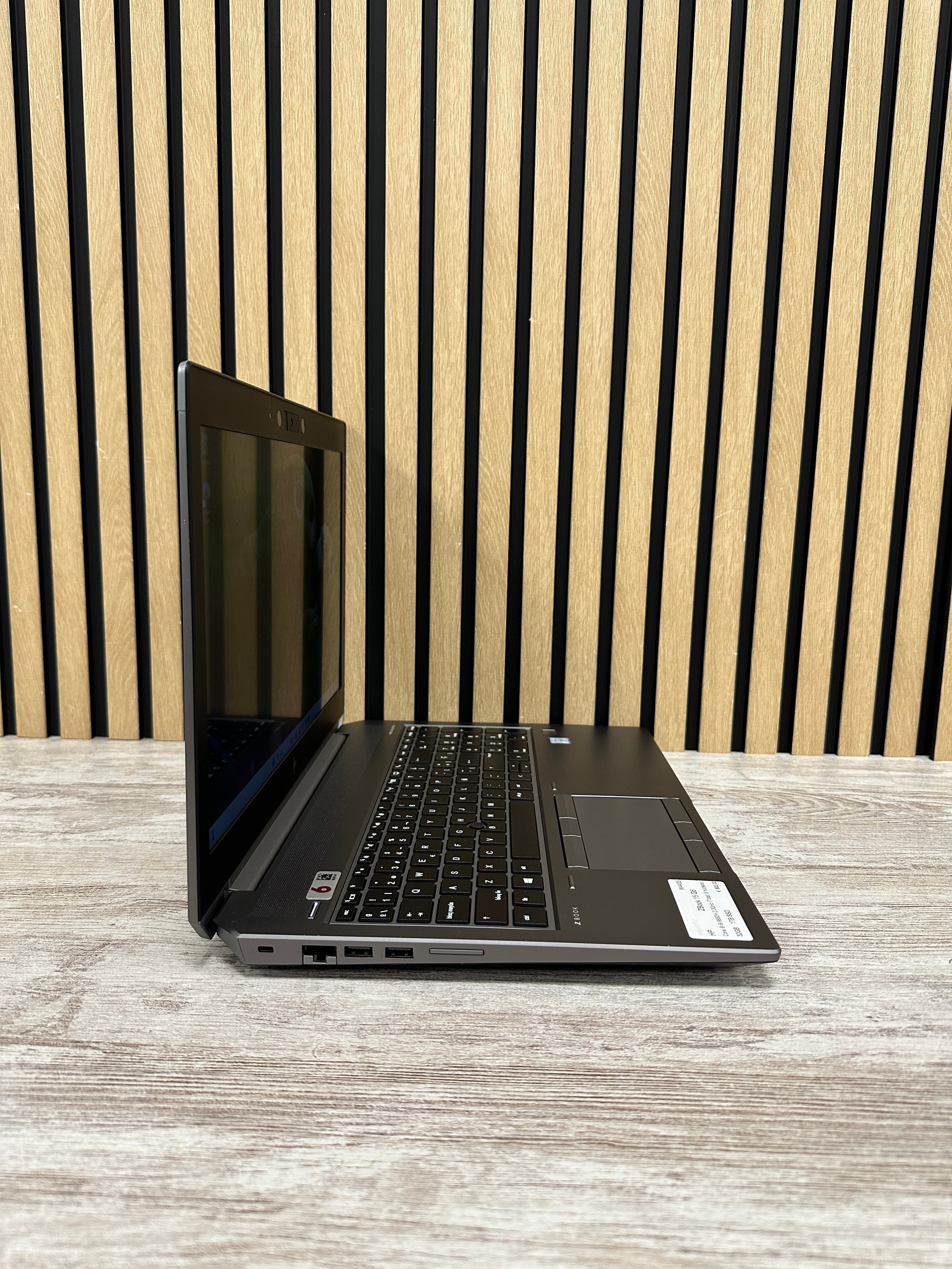HP ZBook 15 G6 Core i9 i9-9880H 2.3GHz (Total: 8 núcleos) 32GB 1TB SSD