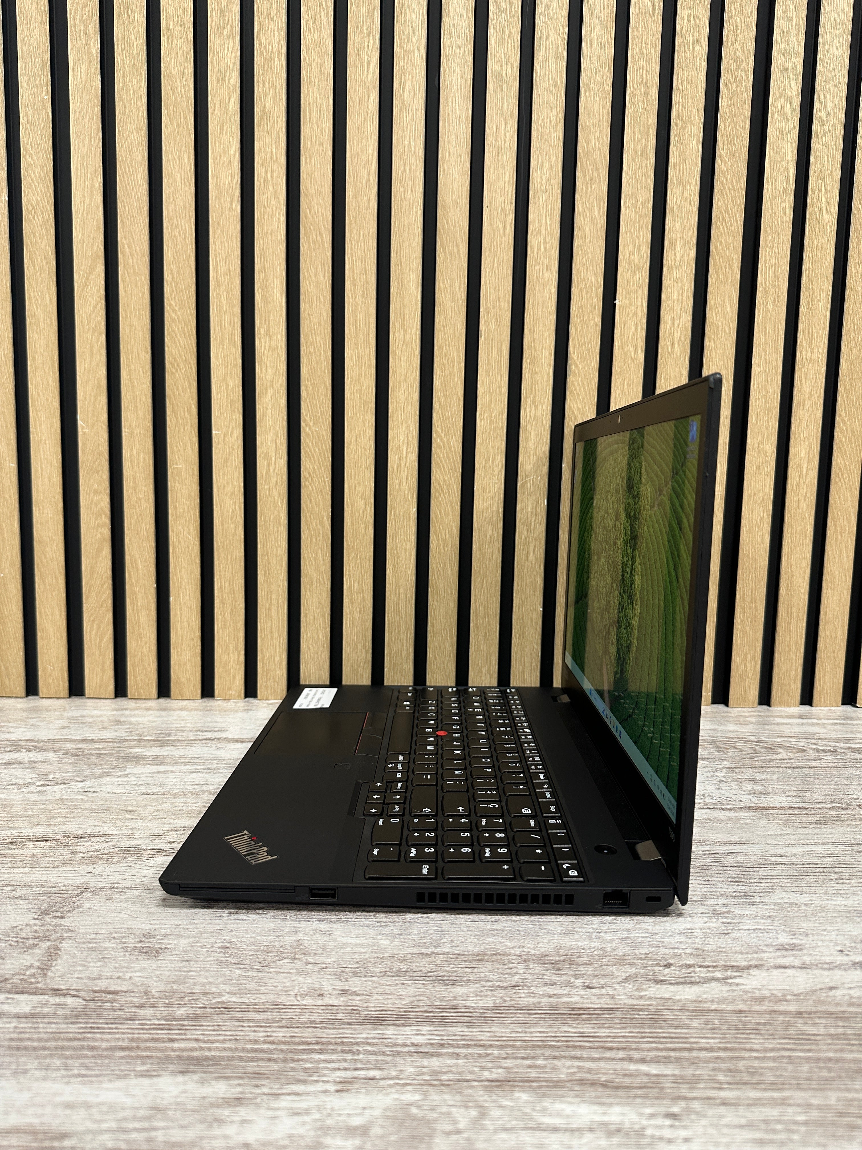 LENOVO THINKPAD T590 i5 8GB 256GB SSD 15.6"