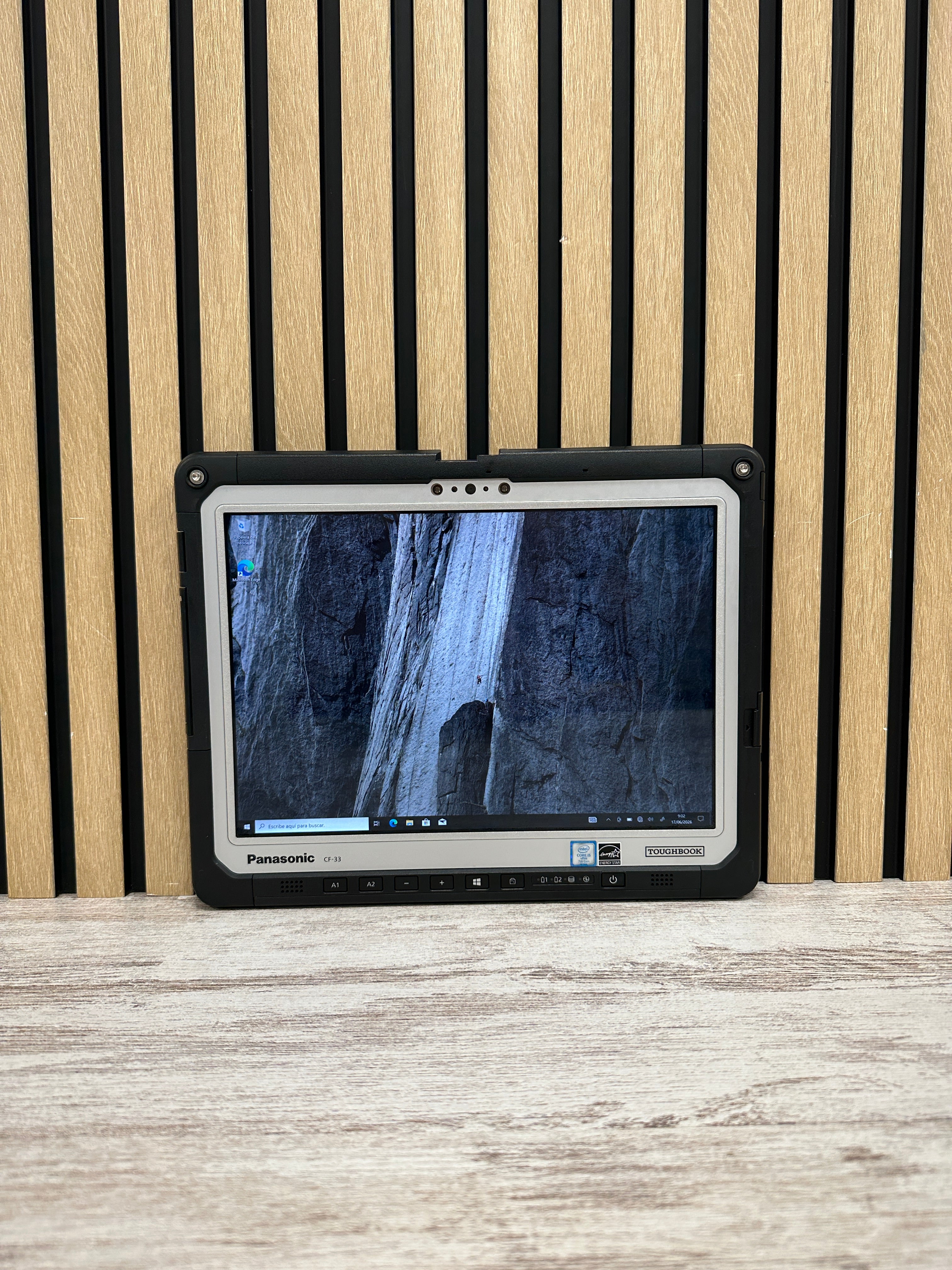 PANASONIC TOUGHBOOK CF-33 Core i5 i5-7300U 2.6GHz (Total: 2 cores) 8GB 256GB SSD 12.0"