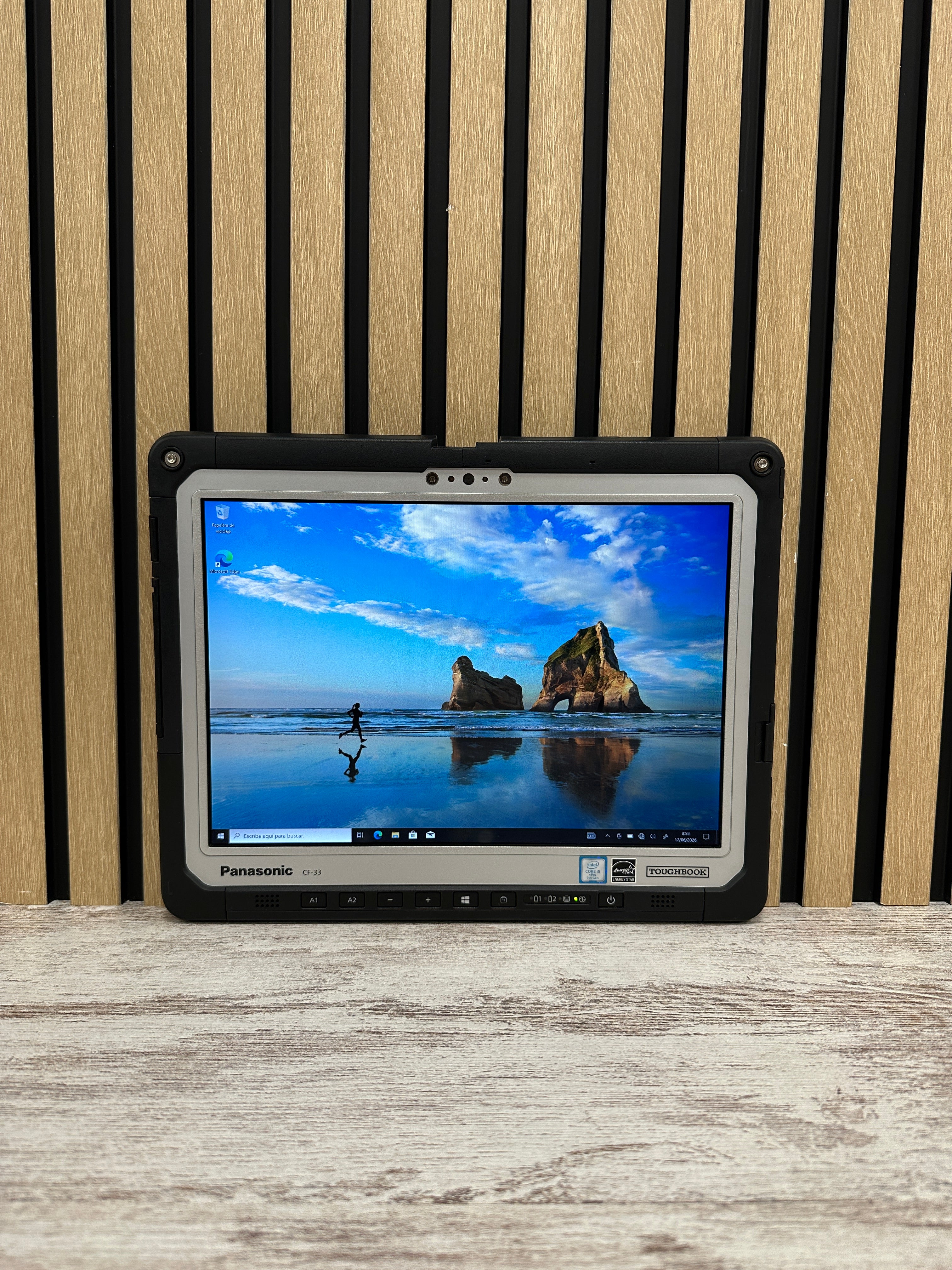 PANASONIC TOUGHBOOK CF-33 Core i5 i5-7300U 2.6GHz (Total: 2 cores) 8GB 256GB SSD 12.0"