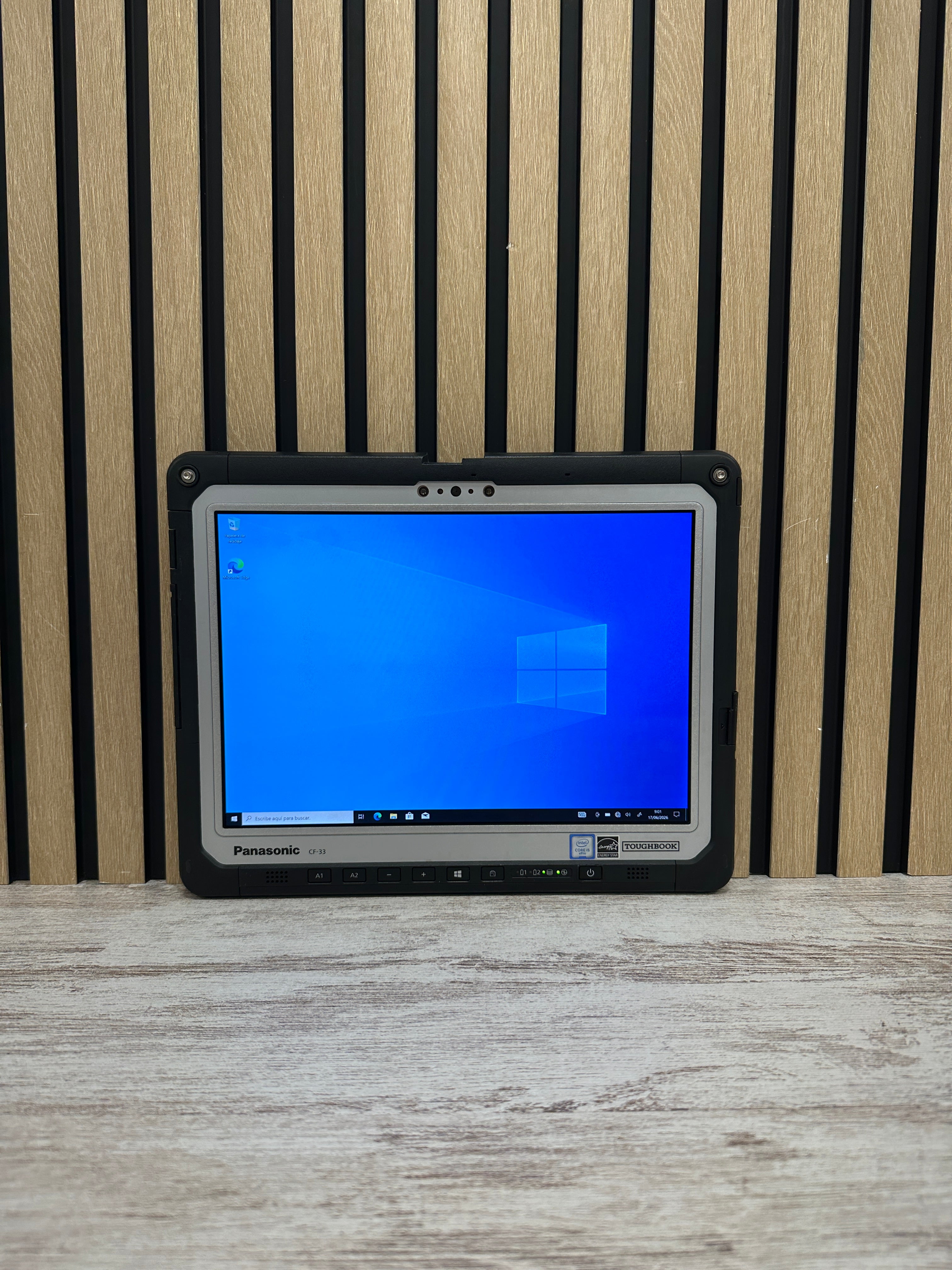 PANASONIC TOUGHBOOK CF-33 Core i5 i5-7300U 2.6GHz (Total: 2 cores) 8GB 256GB SSD 12.0"