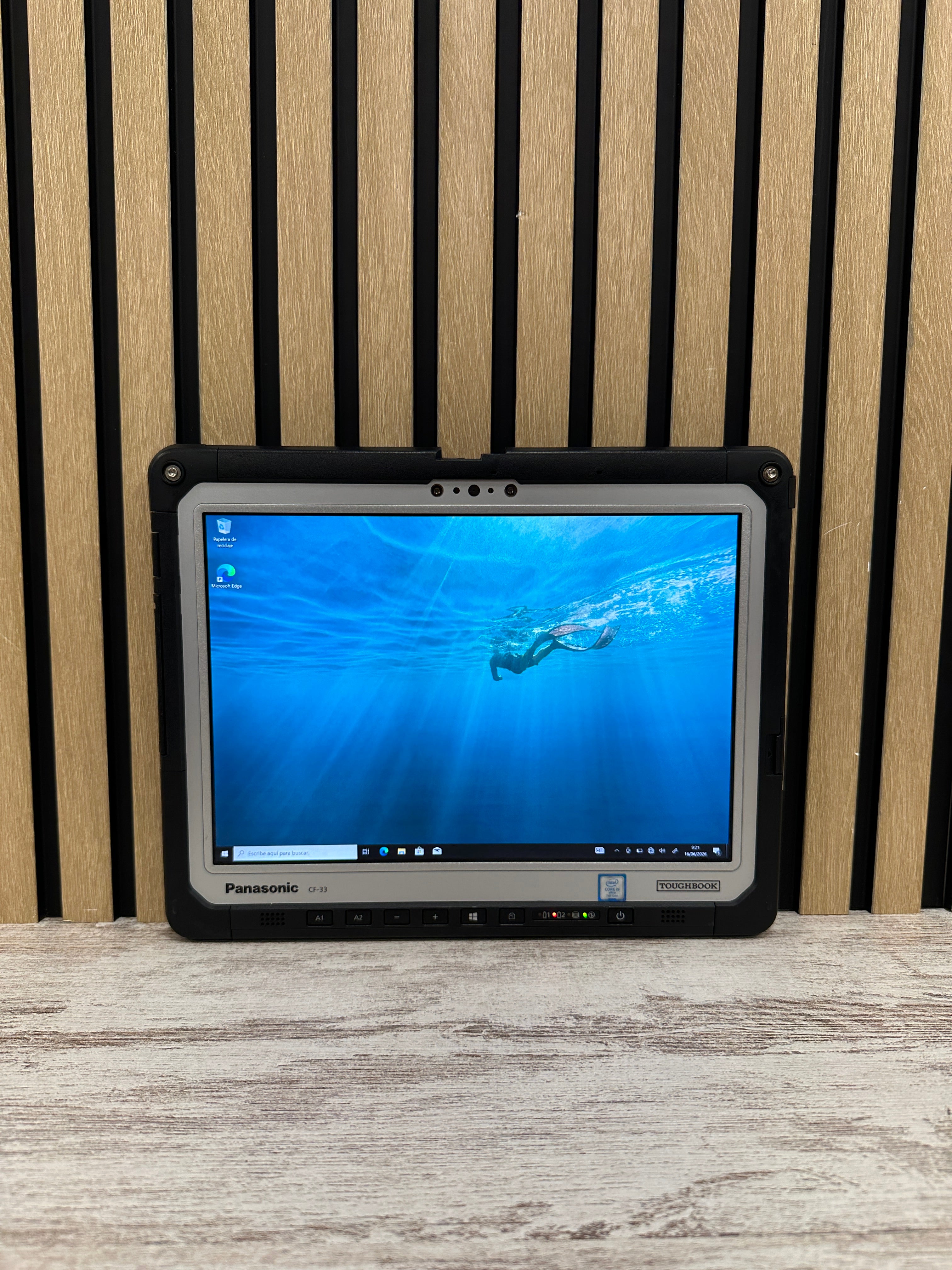 PANASONIC TOUGHBOOK CF-33 Core i5 i5-7300U 2.6GHz (Total: 2 cores) 8GB 256GB SSD 12.0"