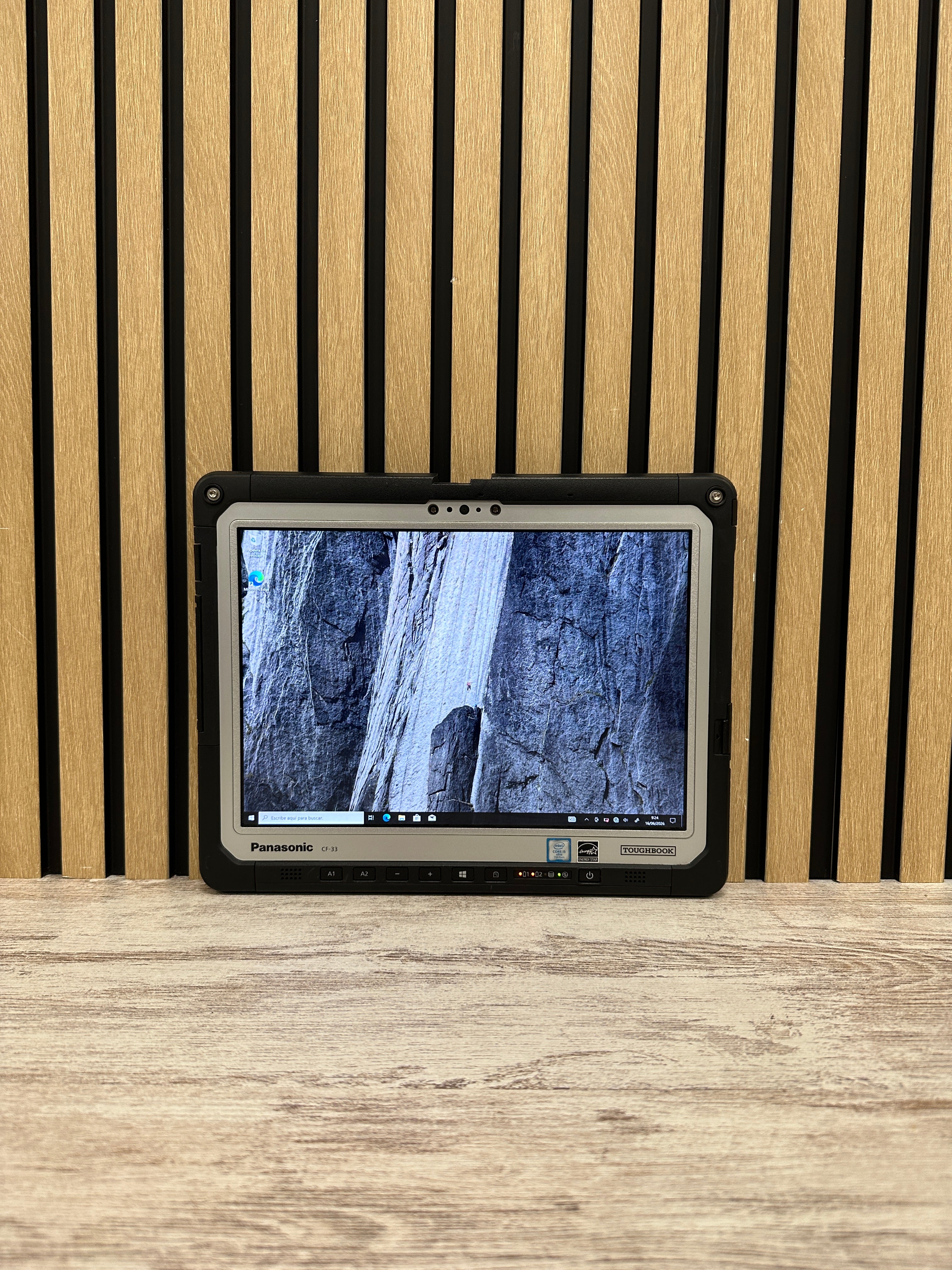 PANASONIC TOUGHBOOK CF-33 Core i5 i5-7300U 2.6GHz (Total: 2 cores) 8GB 256GB SSD 12.0"
