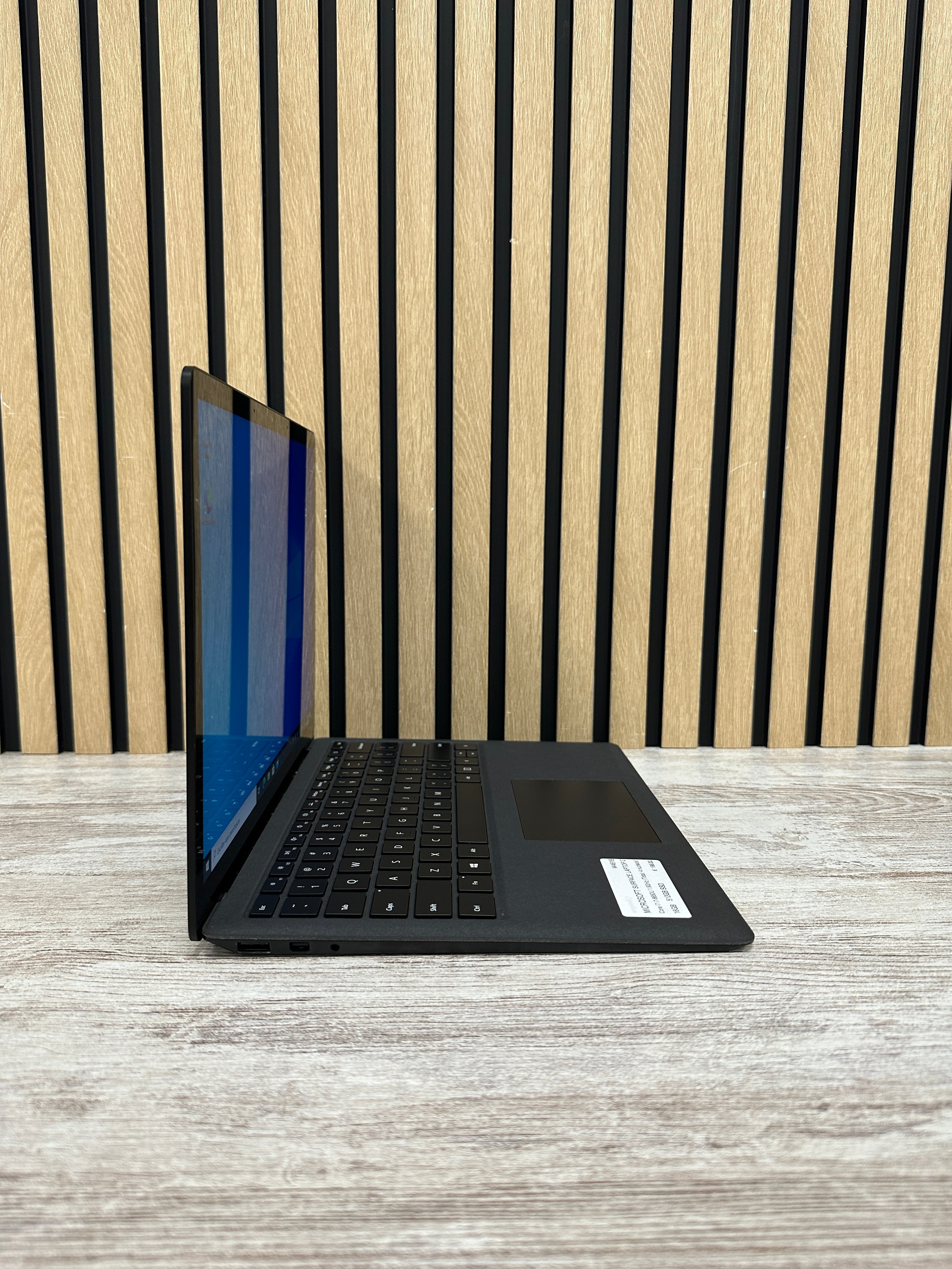 MICROSOFT SURFACE LAPTOP 2 Core i7 i7-8650U 1.9GHz (Total: 4 núcleos) 16GB 512GB SSD 13.5"
