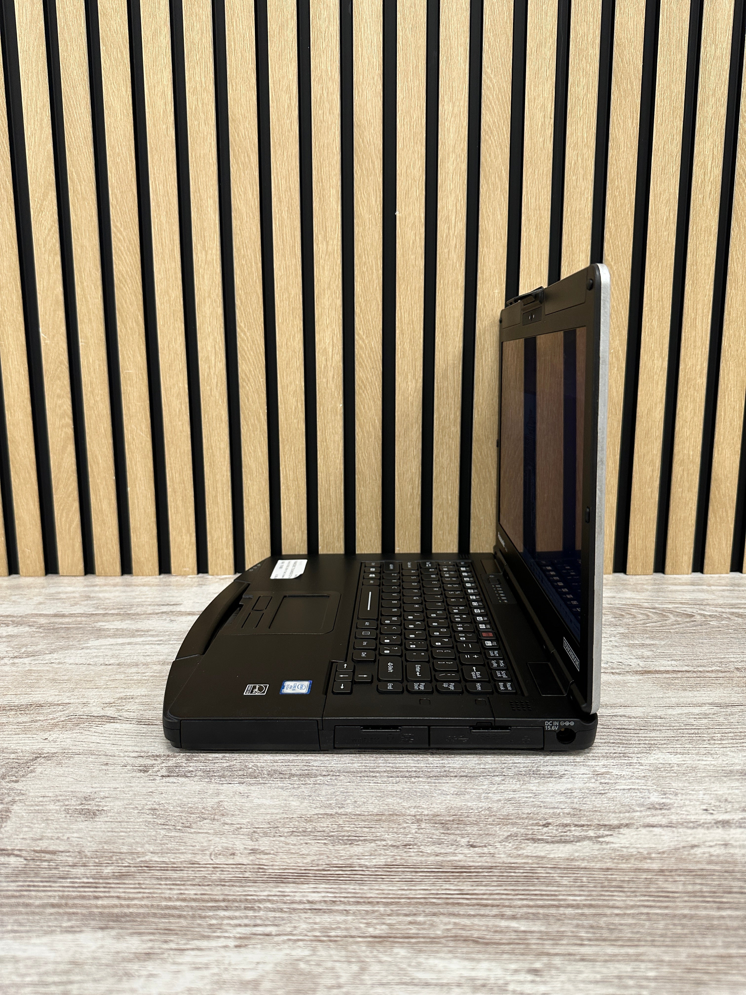 PANASONIC TOUGHBOOK CF-54 Core i5 i5-7300U 2.6GHz (Total: 2 núcleos) 16GB 1TB SSD 14"