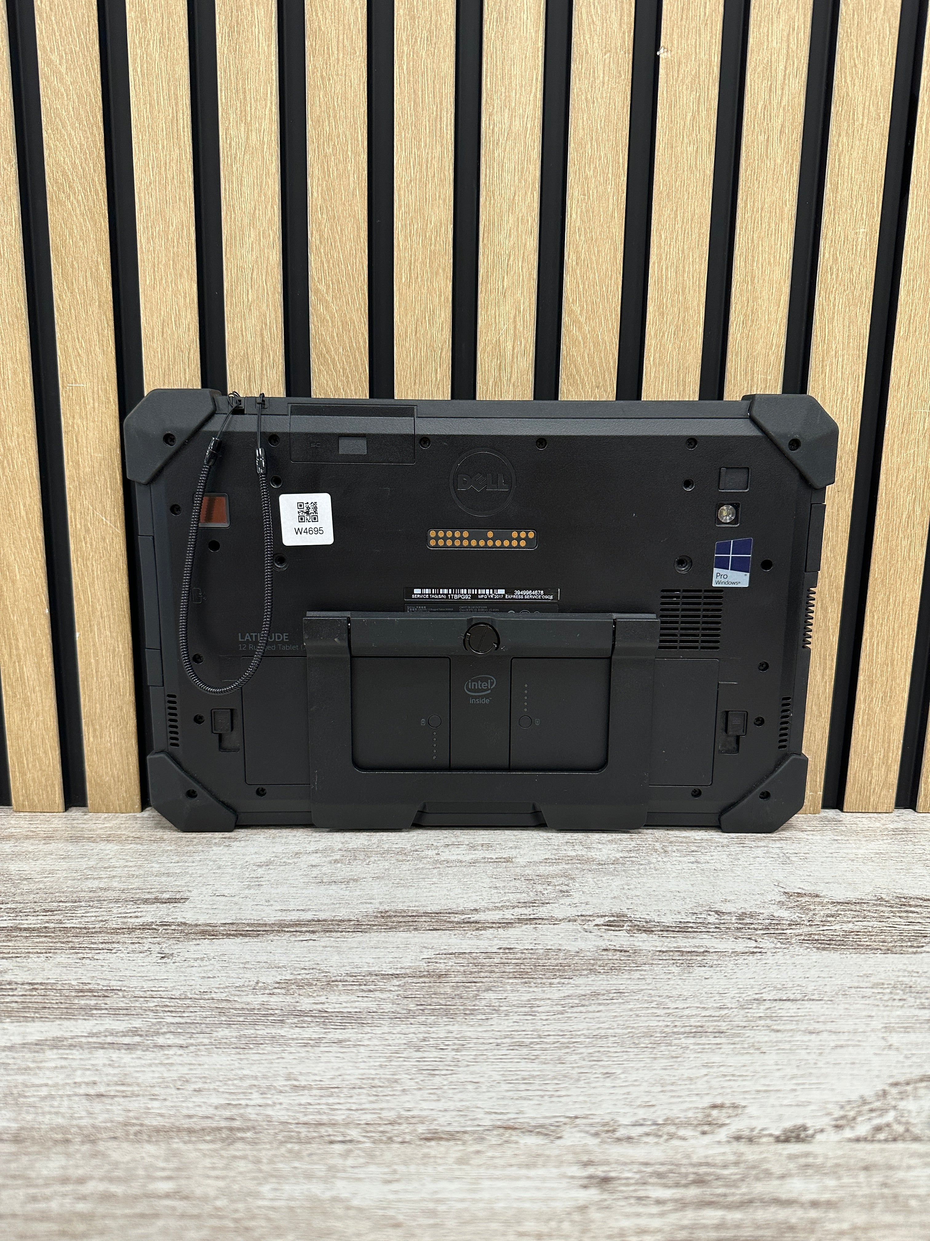 DELL RUGGED 7202 m5-5y71 1.2ghz 8GB 128GB SSD 11.6"
