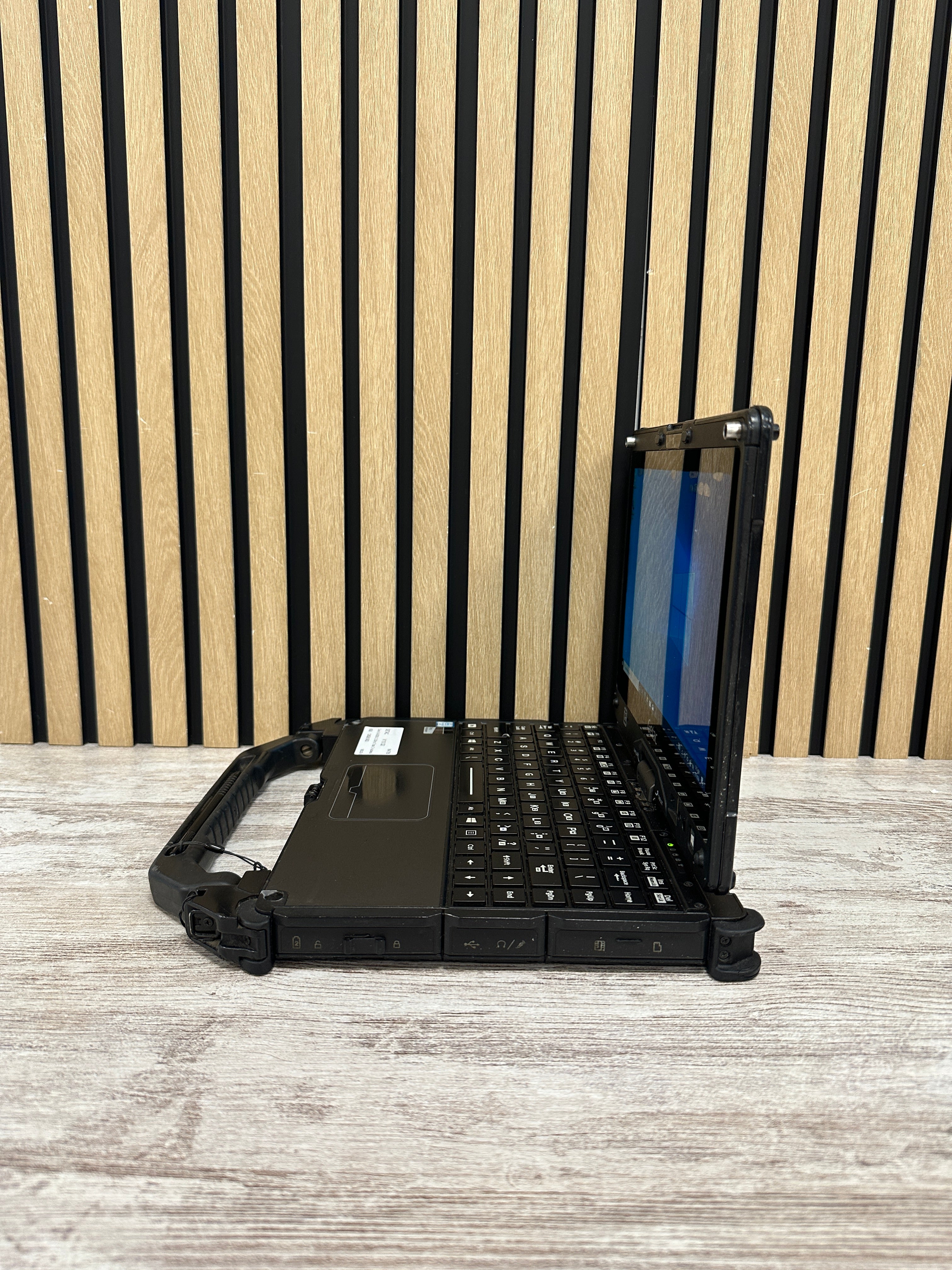 GETAC V110 G3 Core i5 i5-6200U 2.3GHz (Total: 2 núcleos) 8GB 128GB SSD 11.6" - Moyacell