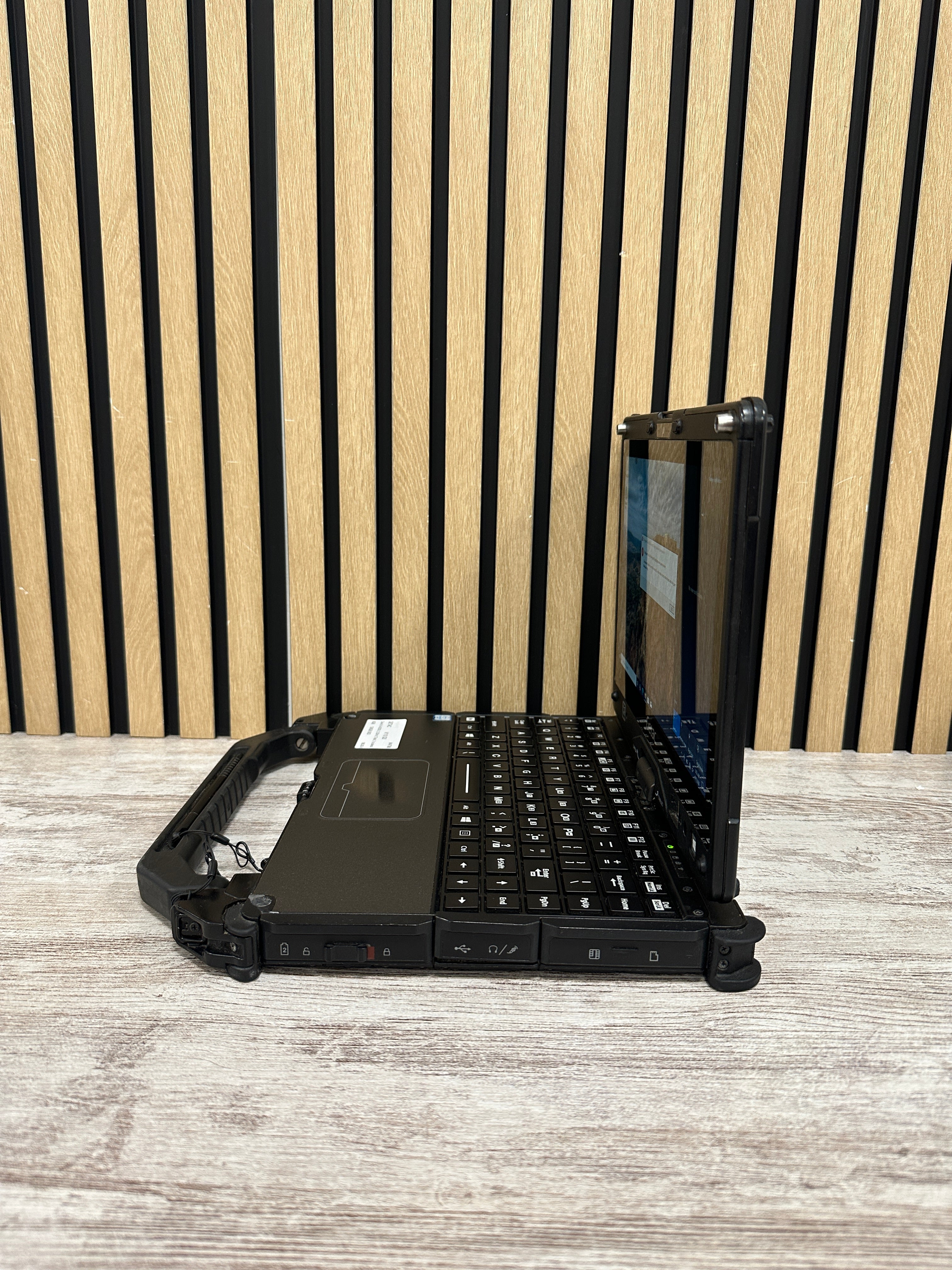 GETAC V110 G3 Core i5 i5-6200U 2.3GHz (Total: 2 núcleos) 8GB 128GB SSD 11.6" - Moyacell