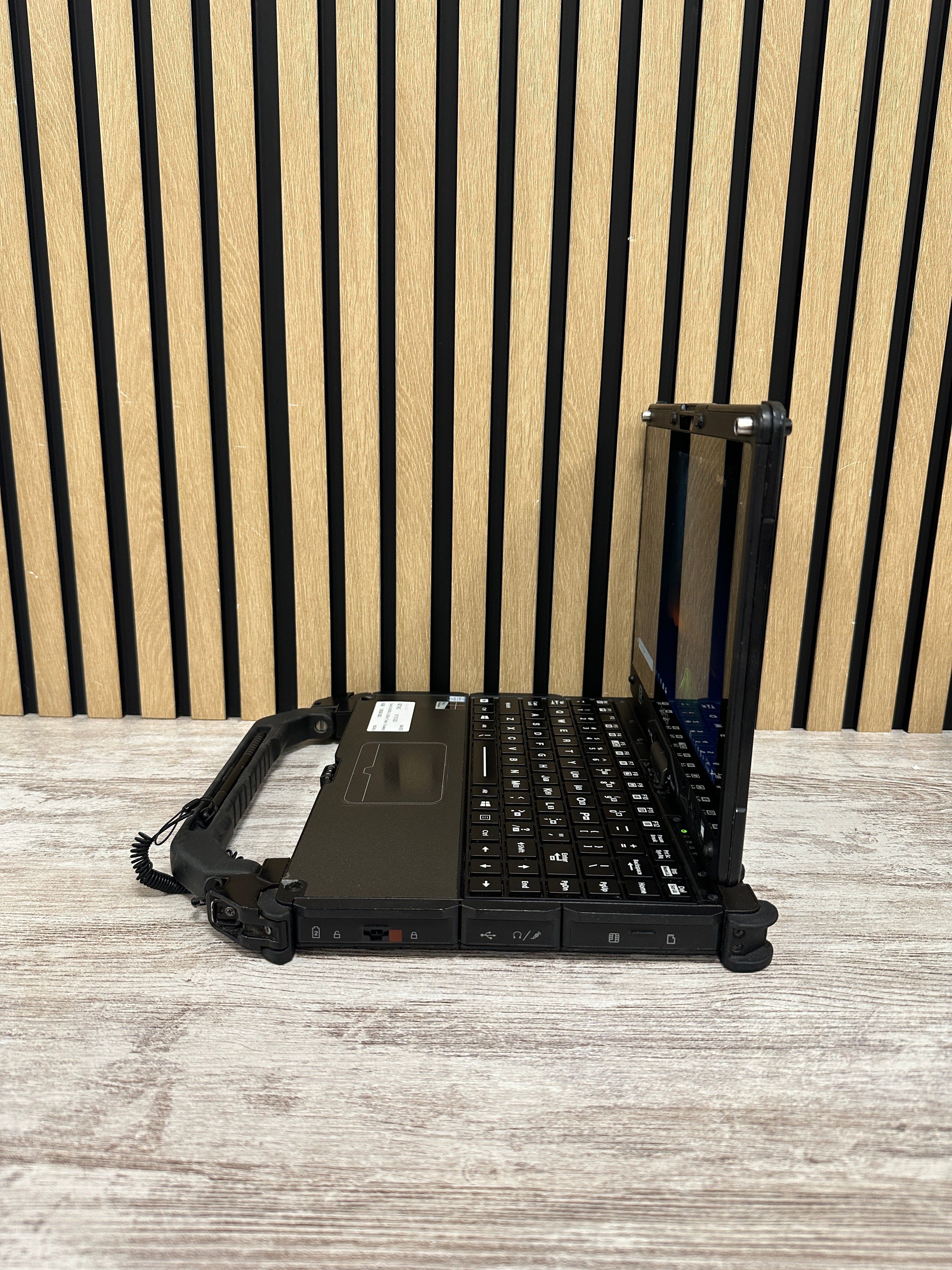 GETAC V110 G3 Core i5 i5-6200U 2.3GHz (Total: 2 núcleos) 8GB 128GB SSD 11.6" - Moyacell