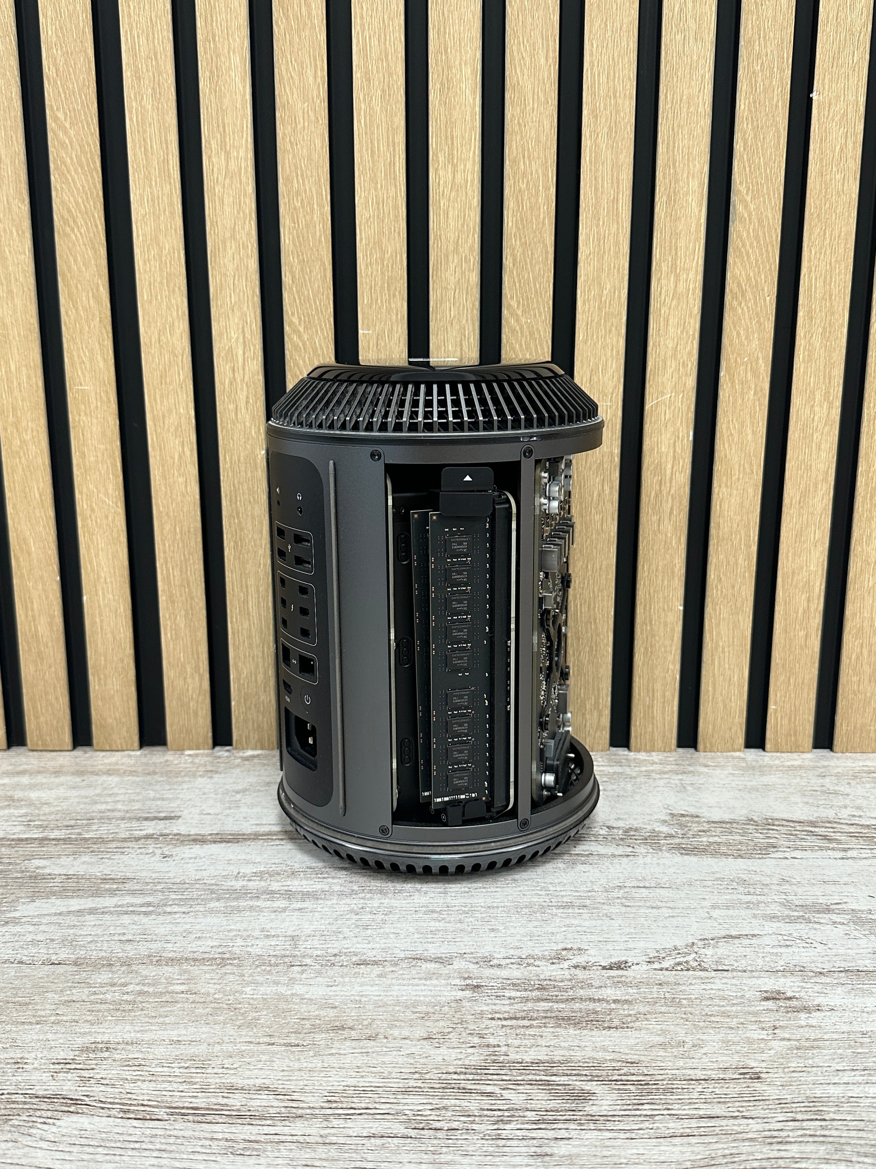 Mac Pro 2013 D700 Xeon E5-2970v2 2.7GHz (Total: 12 núcleos) 32GB 500GB