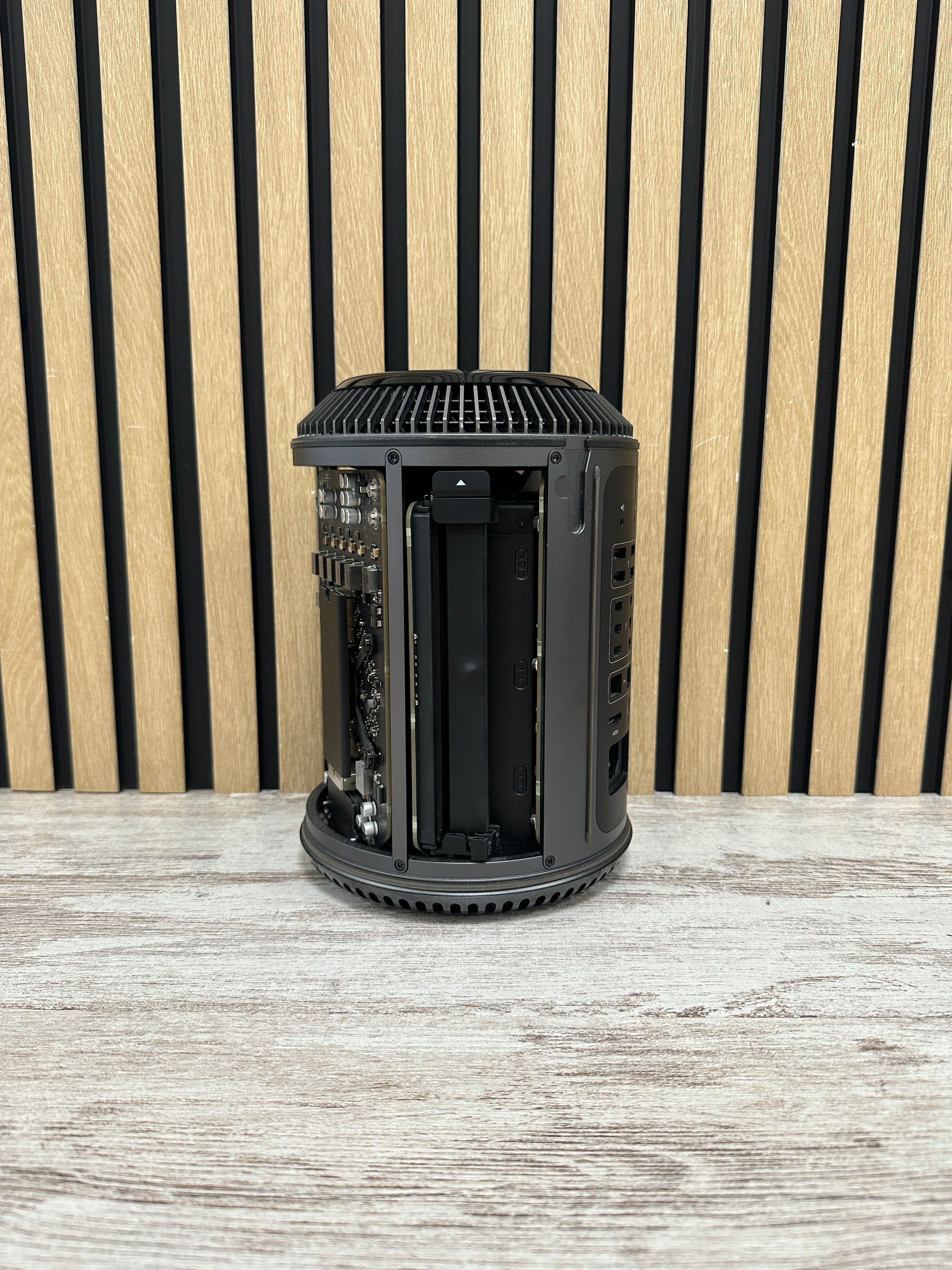 Mac Pro 2013 D500 Xeon E5-2970v2 2.7GHz (Total: 12 núcleos) 64GB 1TB SSD